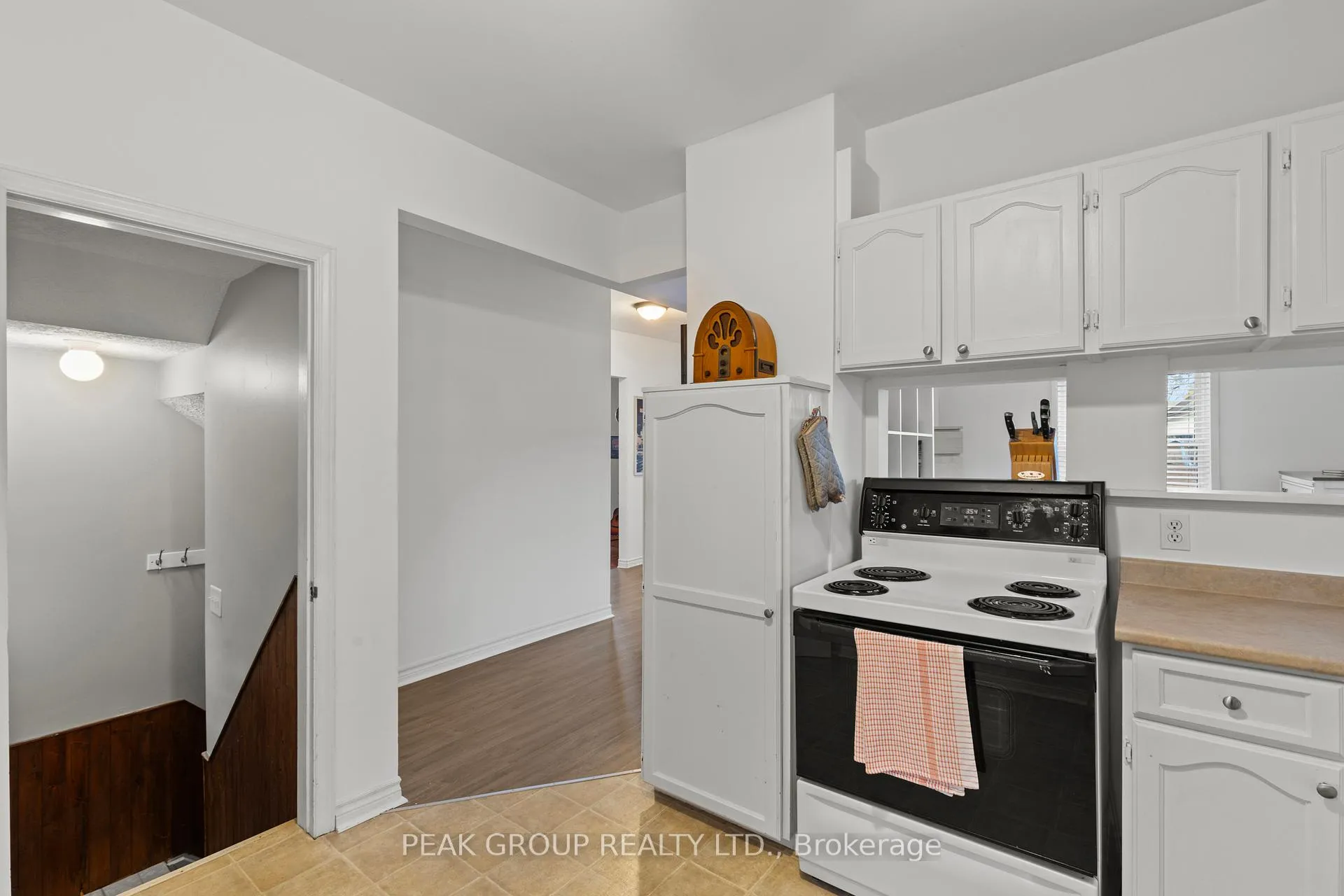 Photo 7 of 4732 Ryerson Crescent, Niagara Falls, Downtown — HOMEH