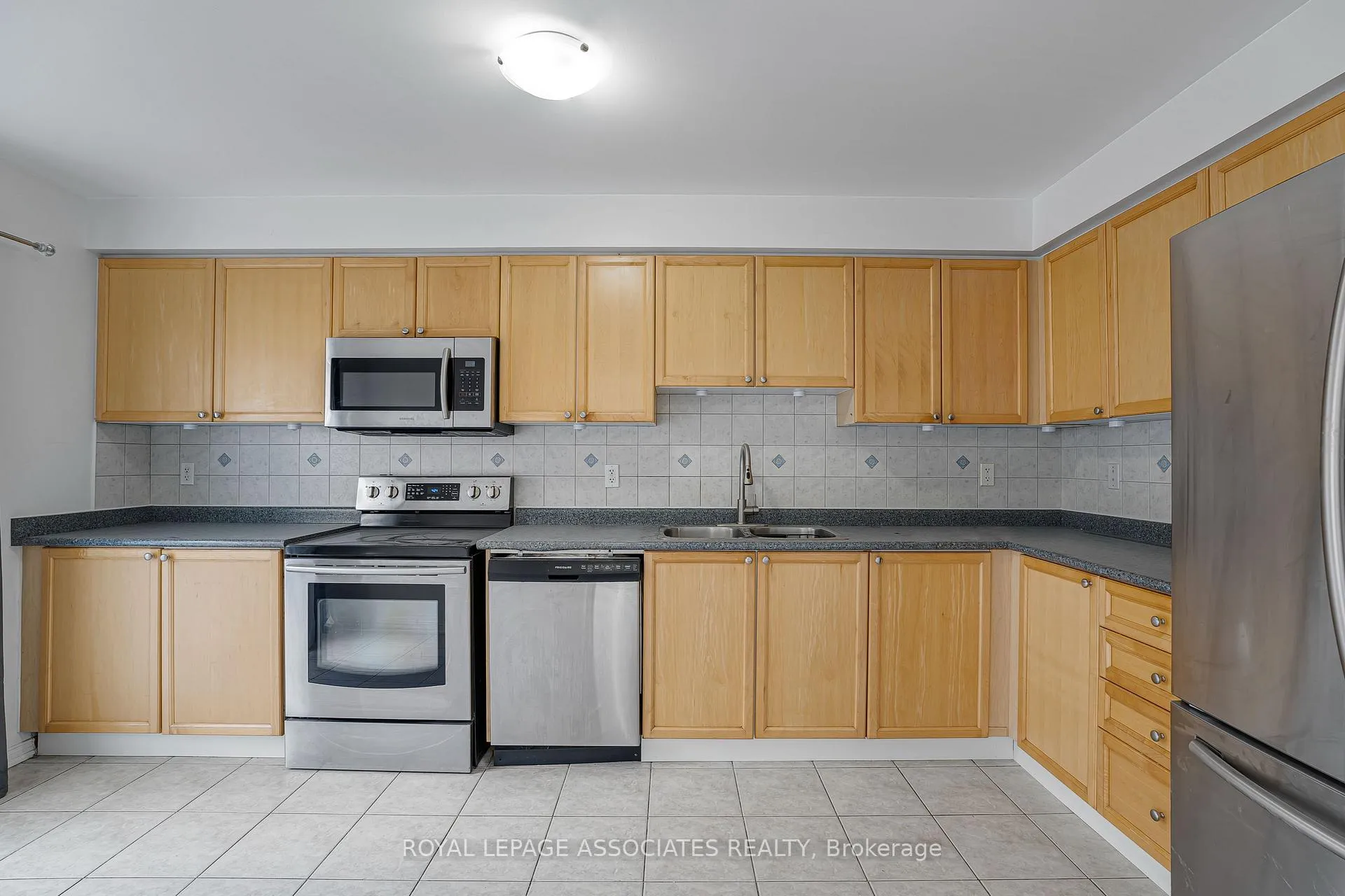 Photo 5 of 25 Cranston Avenue, Ajax, Northeast Ajax — HOMEH