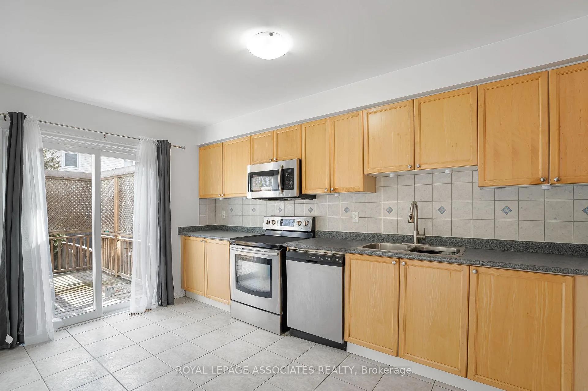 Photo 6 of 25 Cranston Avenue, Ajax, Northeast Ajax — HOMEH