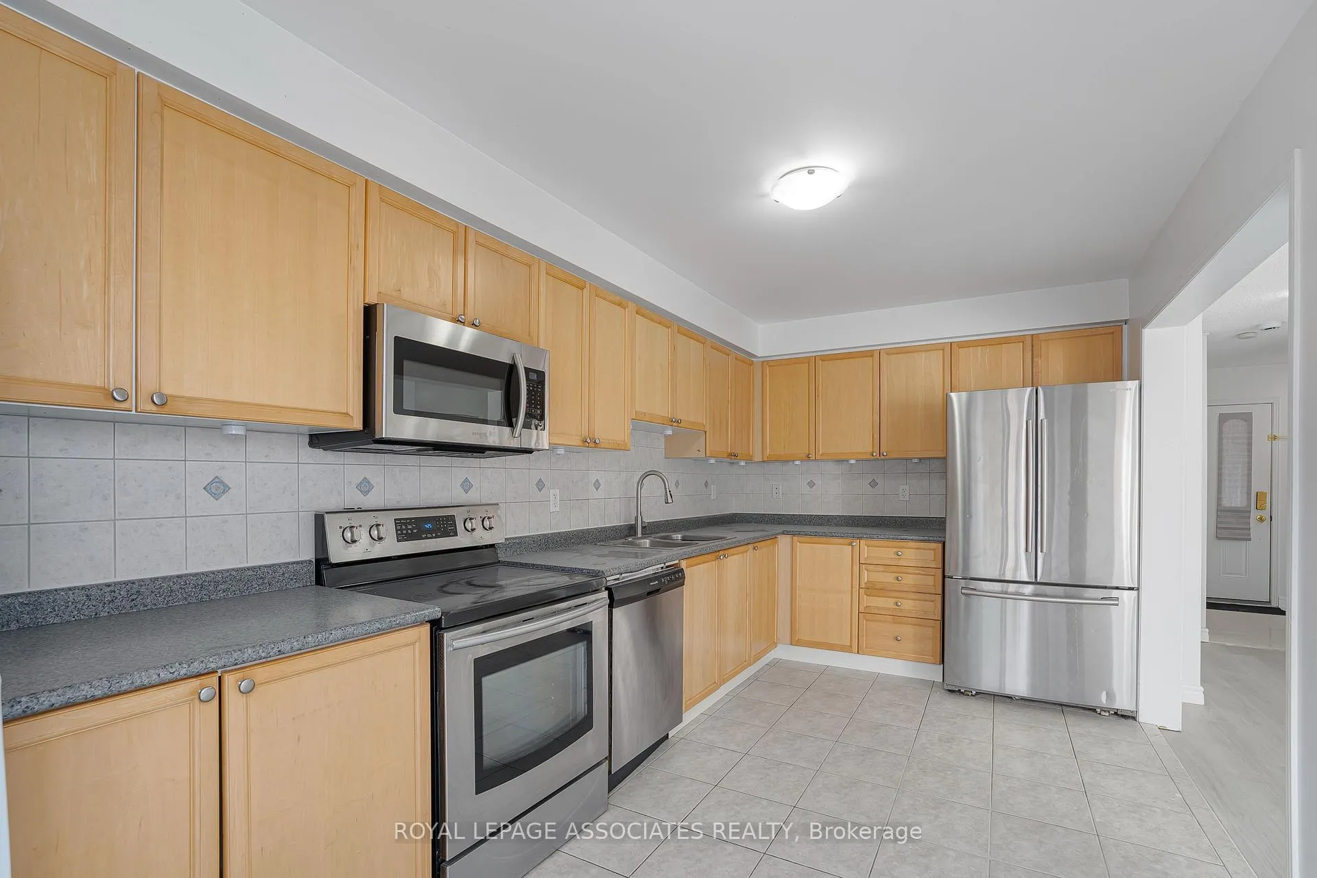 Photo 7 of 25 Cranston Avenue, Ajax, Northeast Ajax — HOMEH
