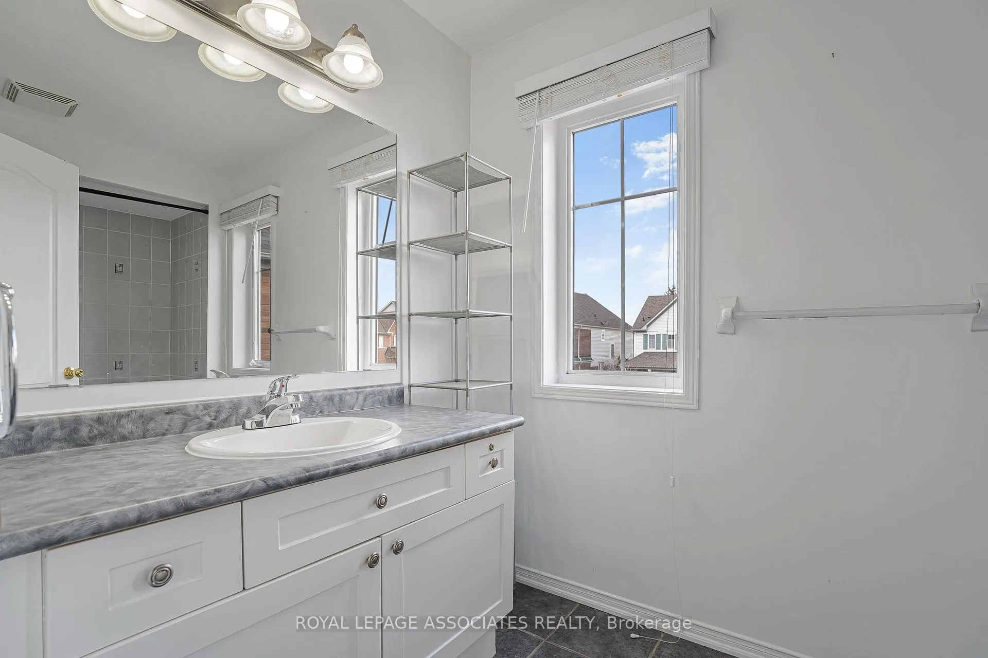 Photo 13 of 25 Cranston Avenue, Ajax, Northeast Ajax — HOMEH