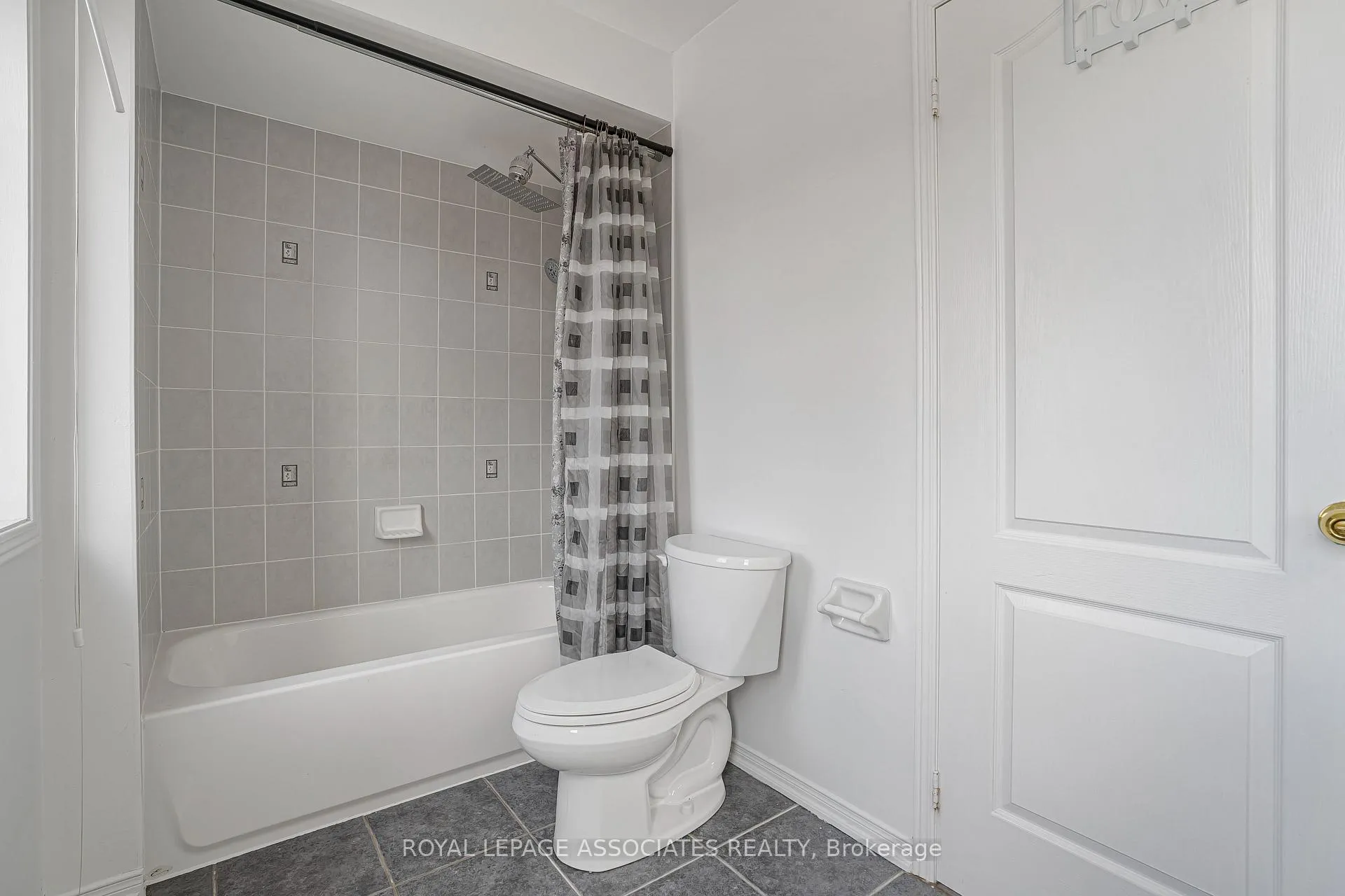 Photo 14 of 25 Cranston Avenue, Ajax, Northeast Ajax — HOMEH