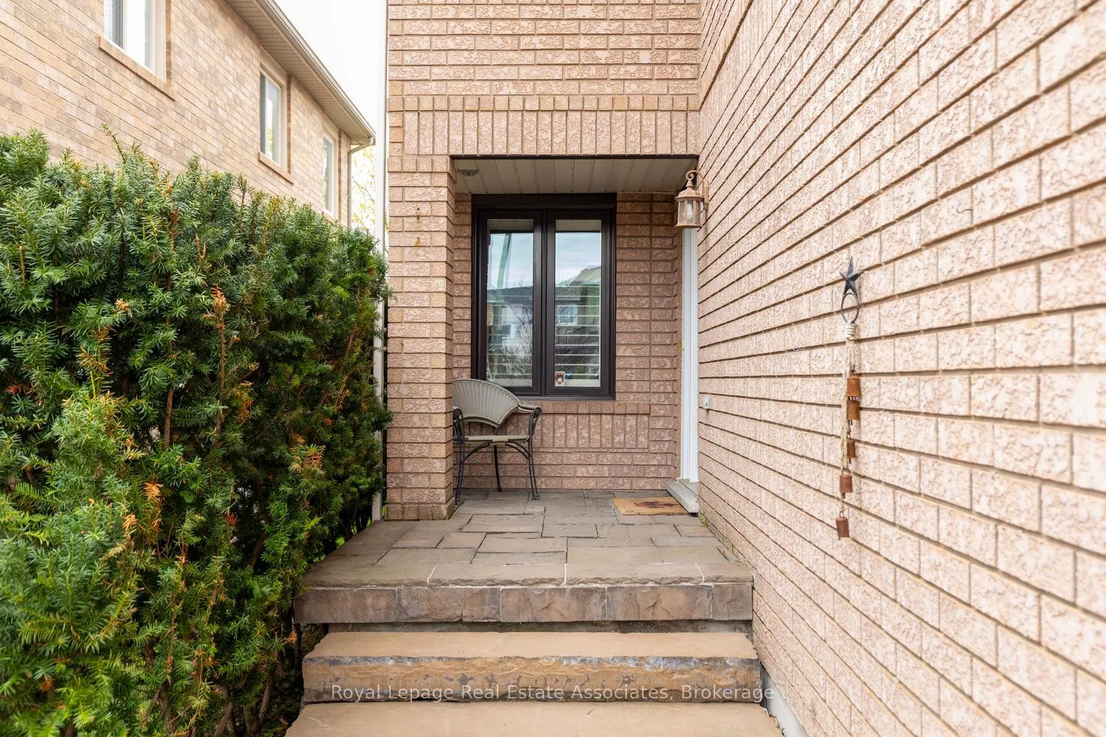 Photo 2 of 1818 Bridlington Court, Mississauga, Meadowvale Village — HOMEH