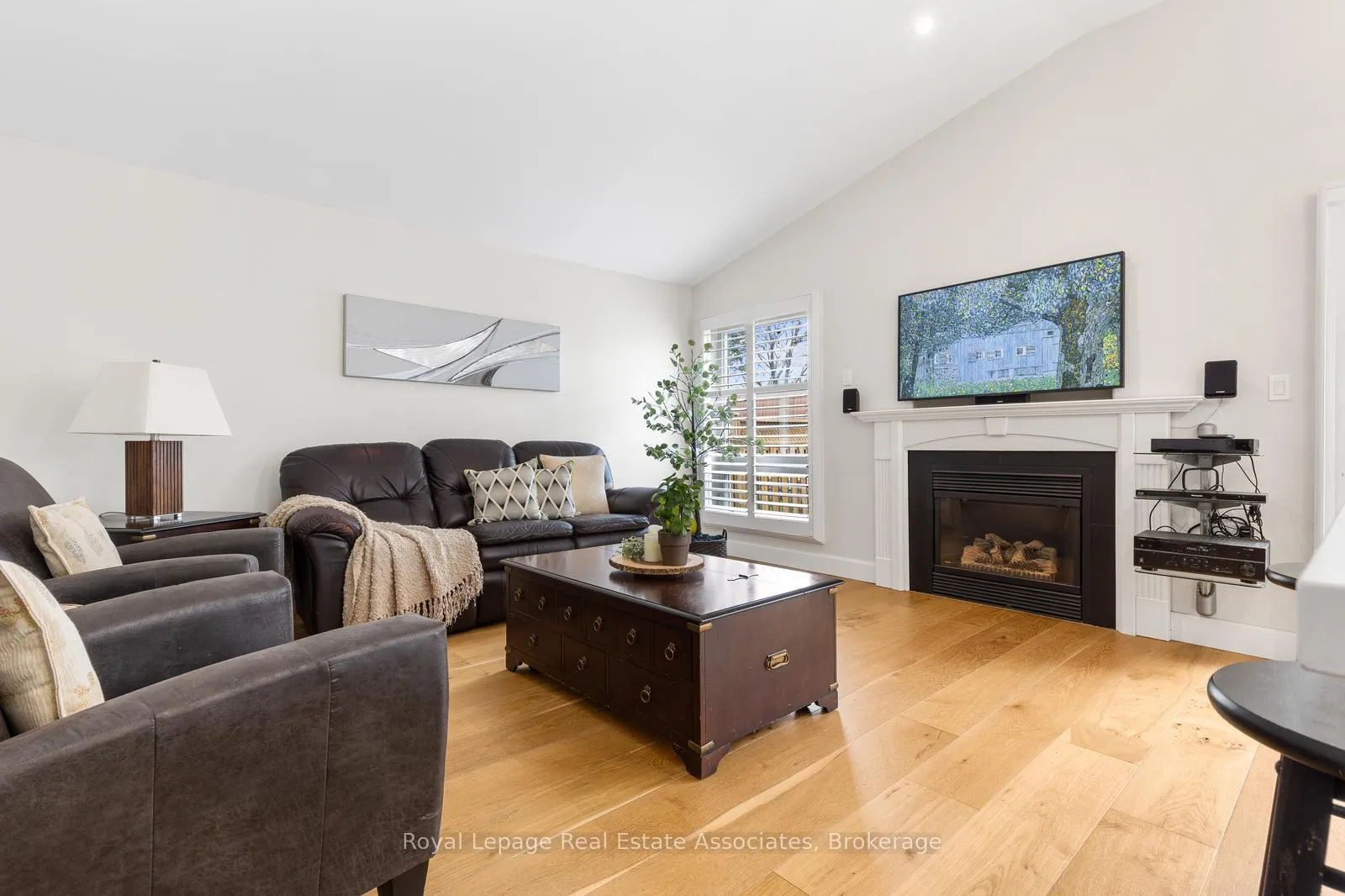 Photo 4 of 1818 Bridlington Court, Mississauga, Meadowvale Village — HOMEH