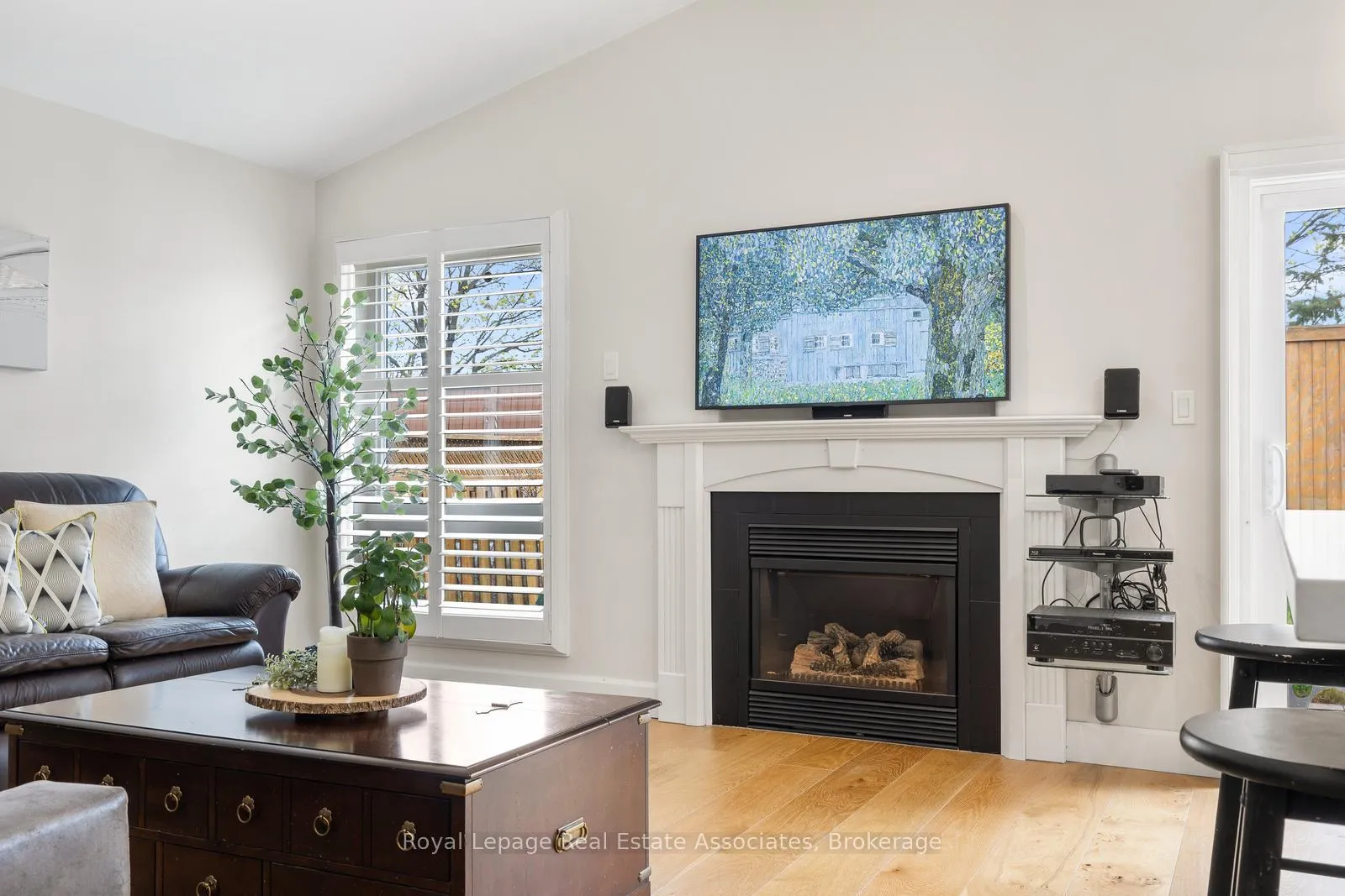 Photo 5 of 1818 Bridlington Court, Mississauga, Meadowvale Village — HOMEH