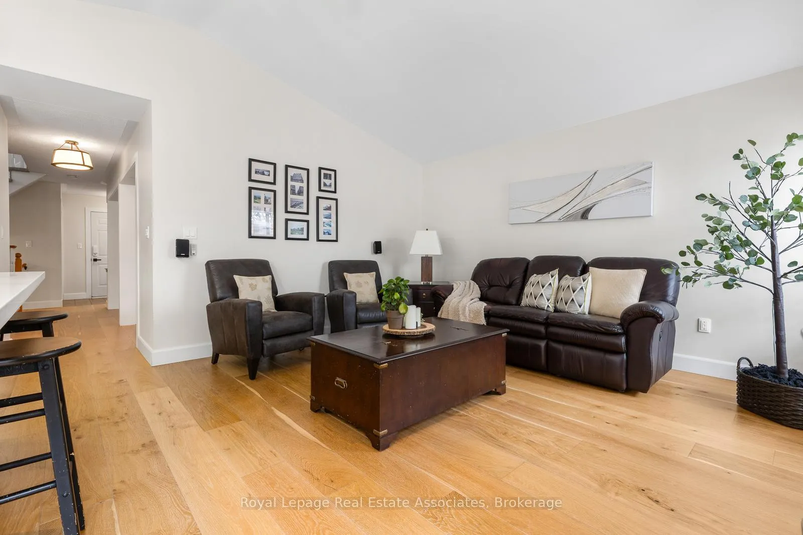 Photo 6 of 1818 Bridlington Court, Mississauga, Meadowvale Village — HOMEH