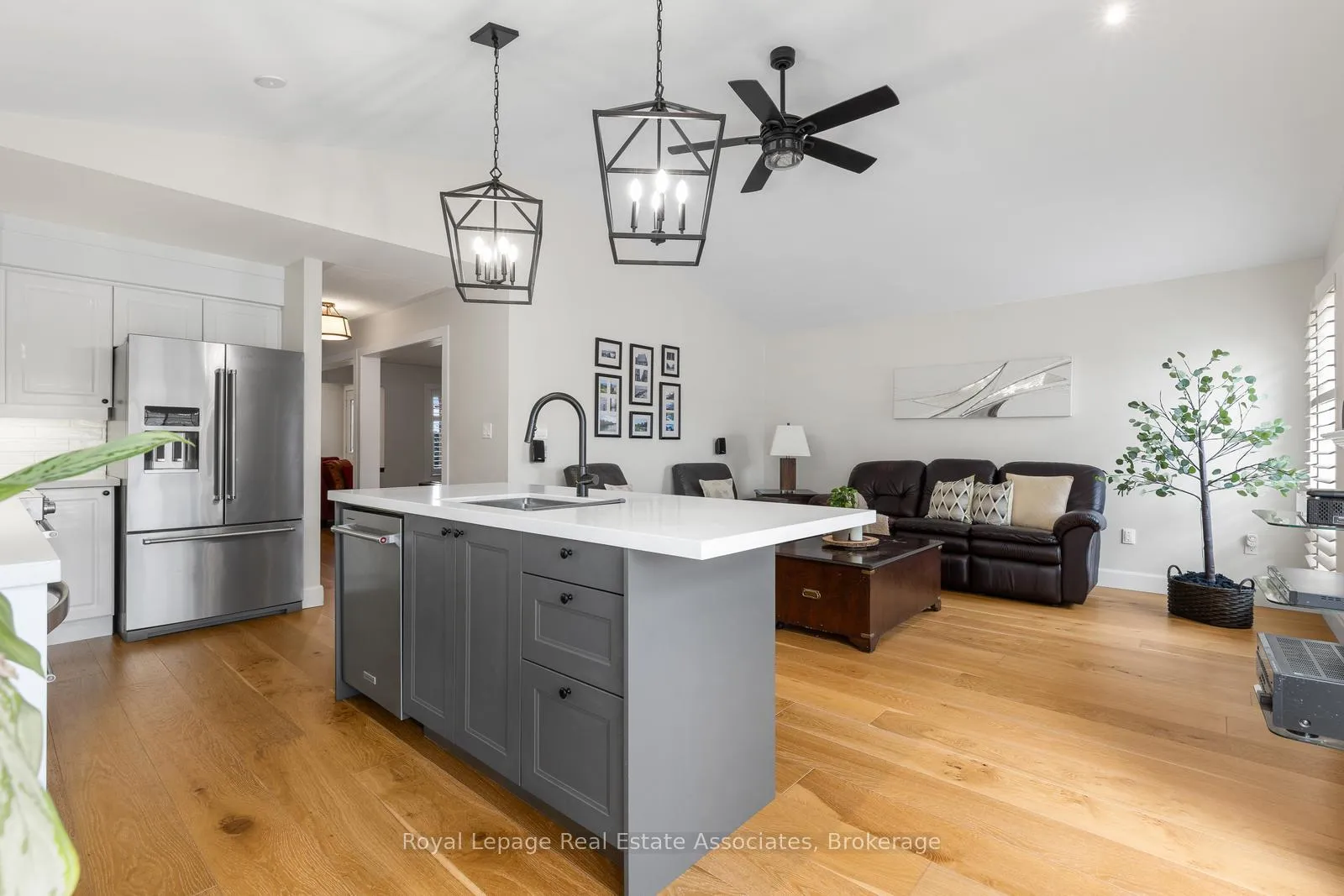 Photo 10 of 1818 Bridlington Court, Mississauga, Meadowvale Village — HOMEH