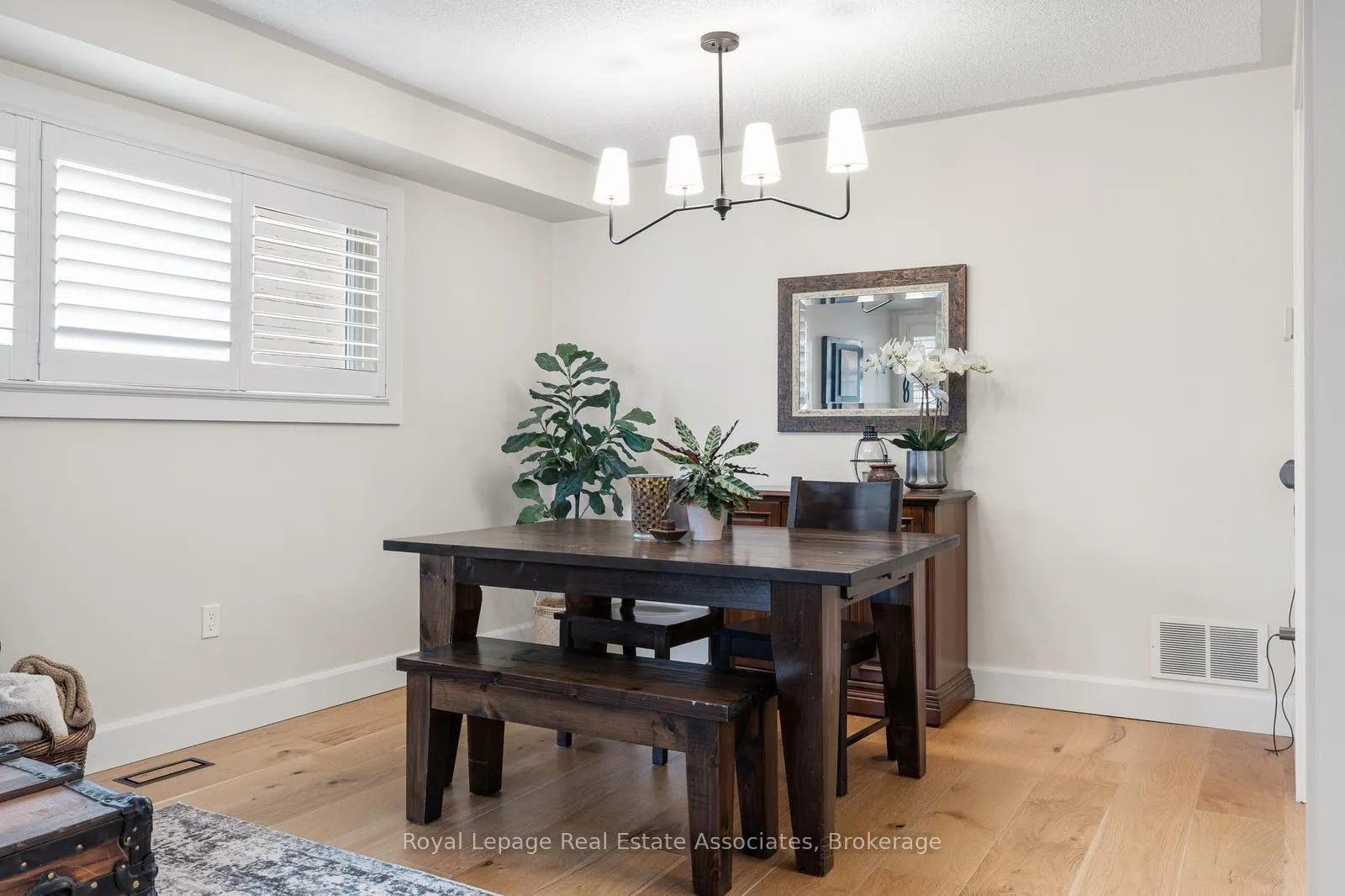 Photo 15 of 1818 Bridlington Court, Mississauga, Meadowvale Village — HOMEH