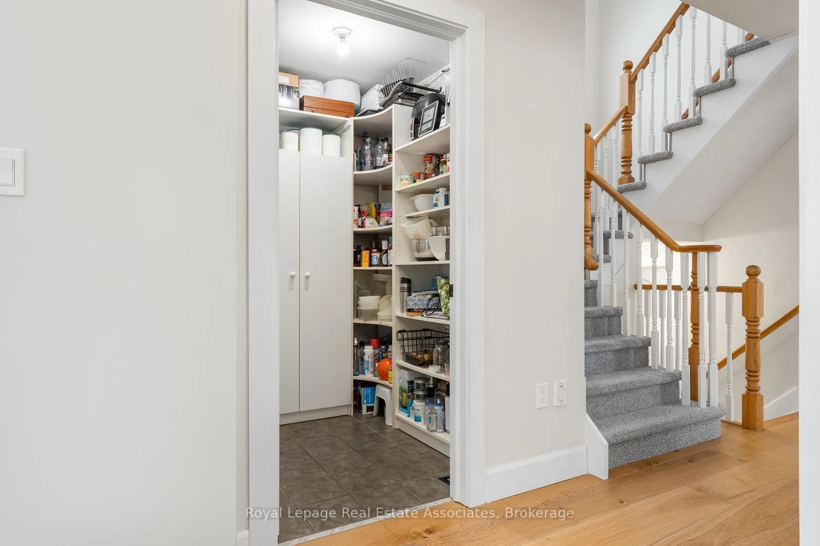Photo 18 of 1818 Bridlington Court, Mississauga, Meadowvale Village — HOMEH