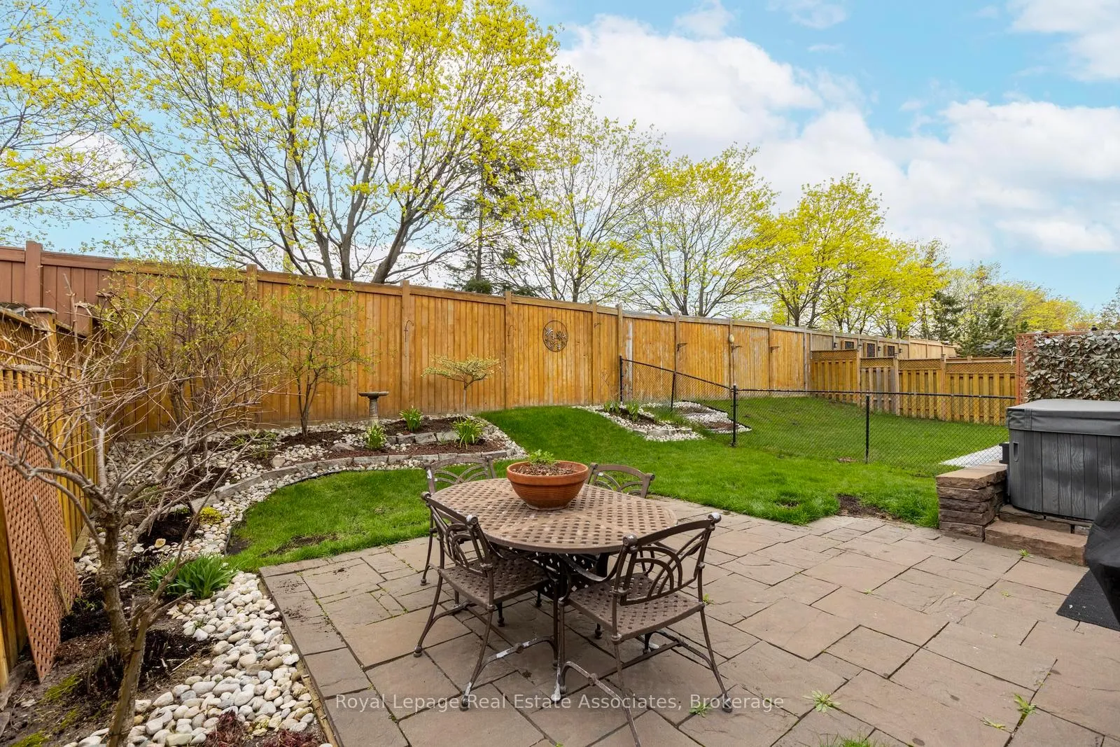 Photo 39 of 1818 Bridlington Court, Mississauga, Meadowvale Village — HOMEH