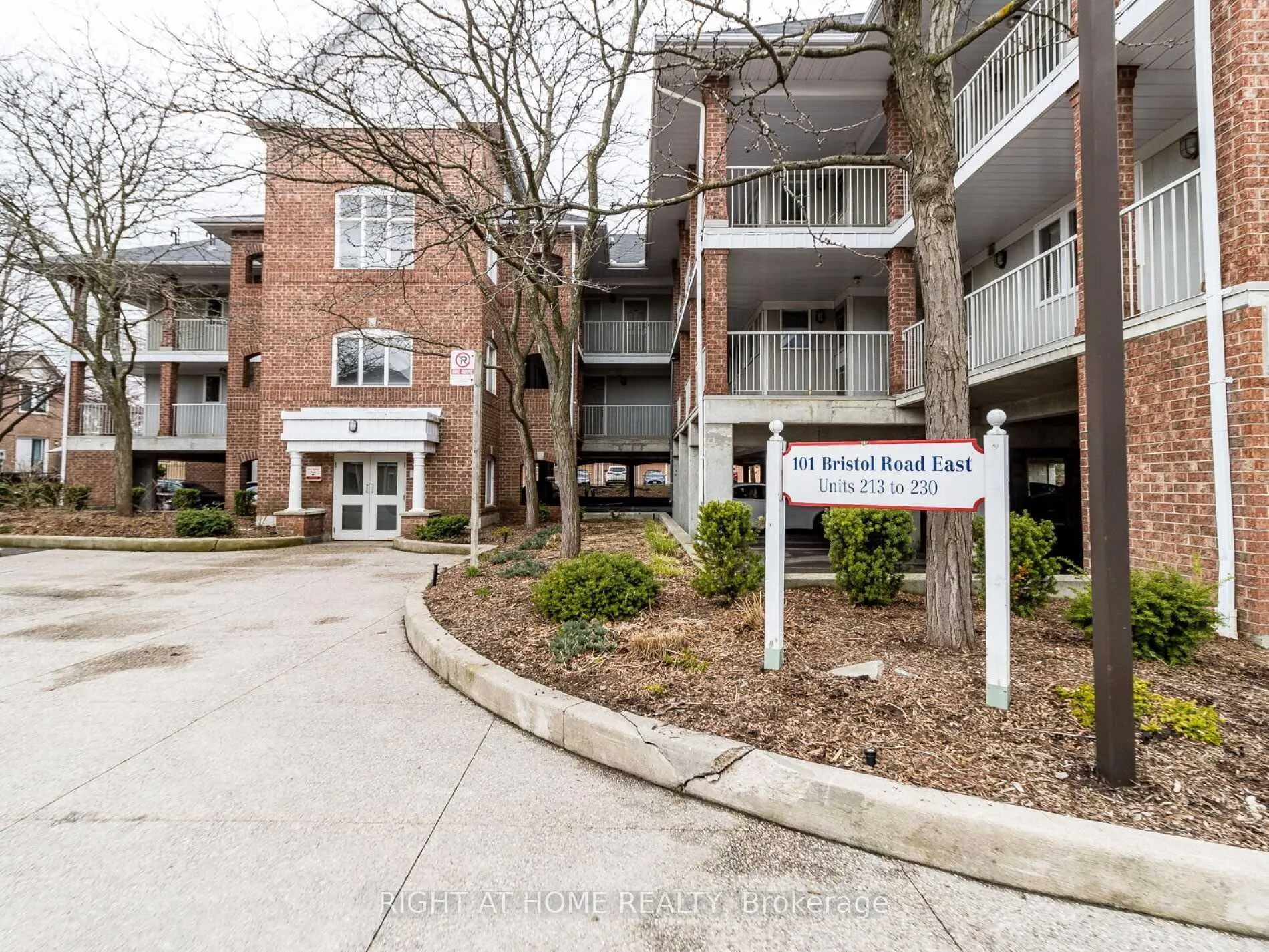 Photo 3 of Unit 215, 101 Bristol Road E, Mississauga, Hurontario — HOMEH