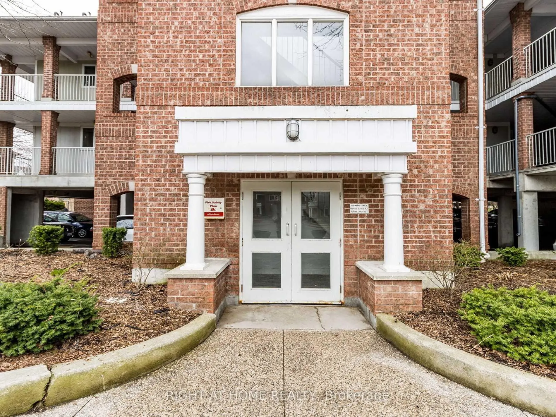 Photo 4 of Unit 215, 101 Bristol Road E, Mississauga, Hurontario — HOMEH