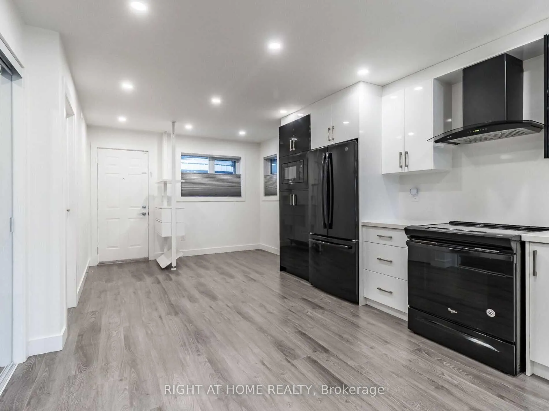 Photo 8 of Unit 215, 101 Bristol Road E, Mississauga, Hurontario — HOMEH