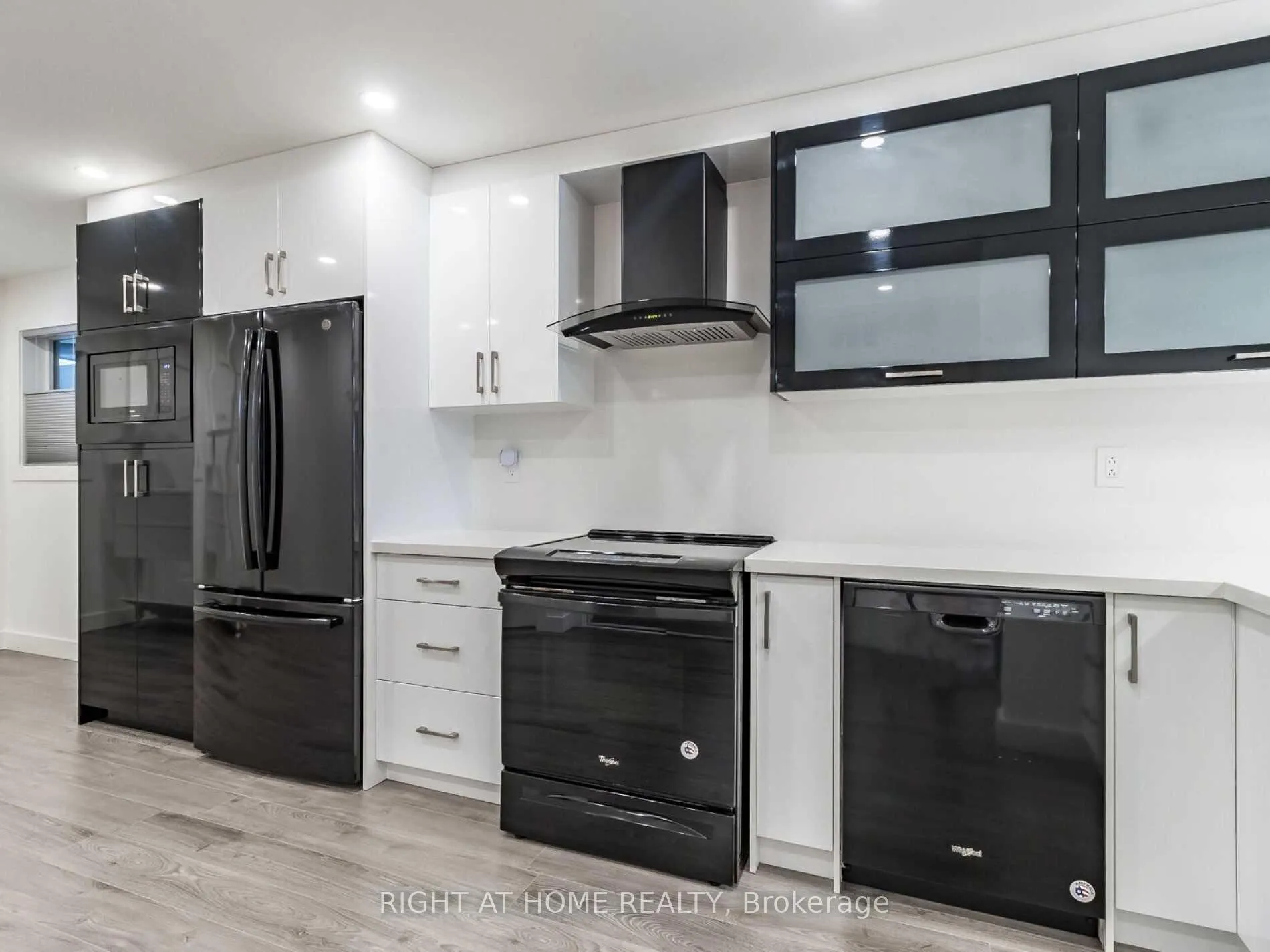 Photo 11 of Unit 215, 101 Bristol Road E, Mississauga, Hurontario — HOMEH