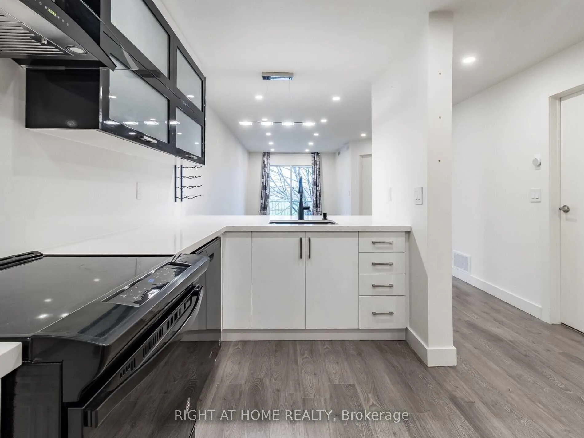 Photo 12 of Unit 215, 101 Bristol Road E, Mississauga, Hurontario — HOMEH