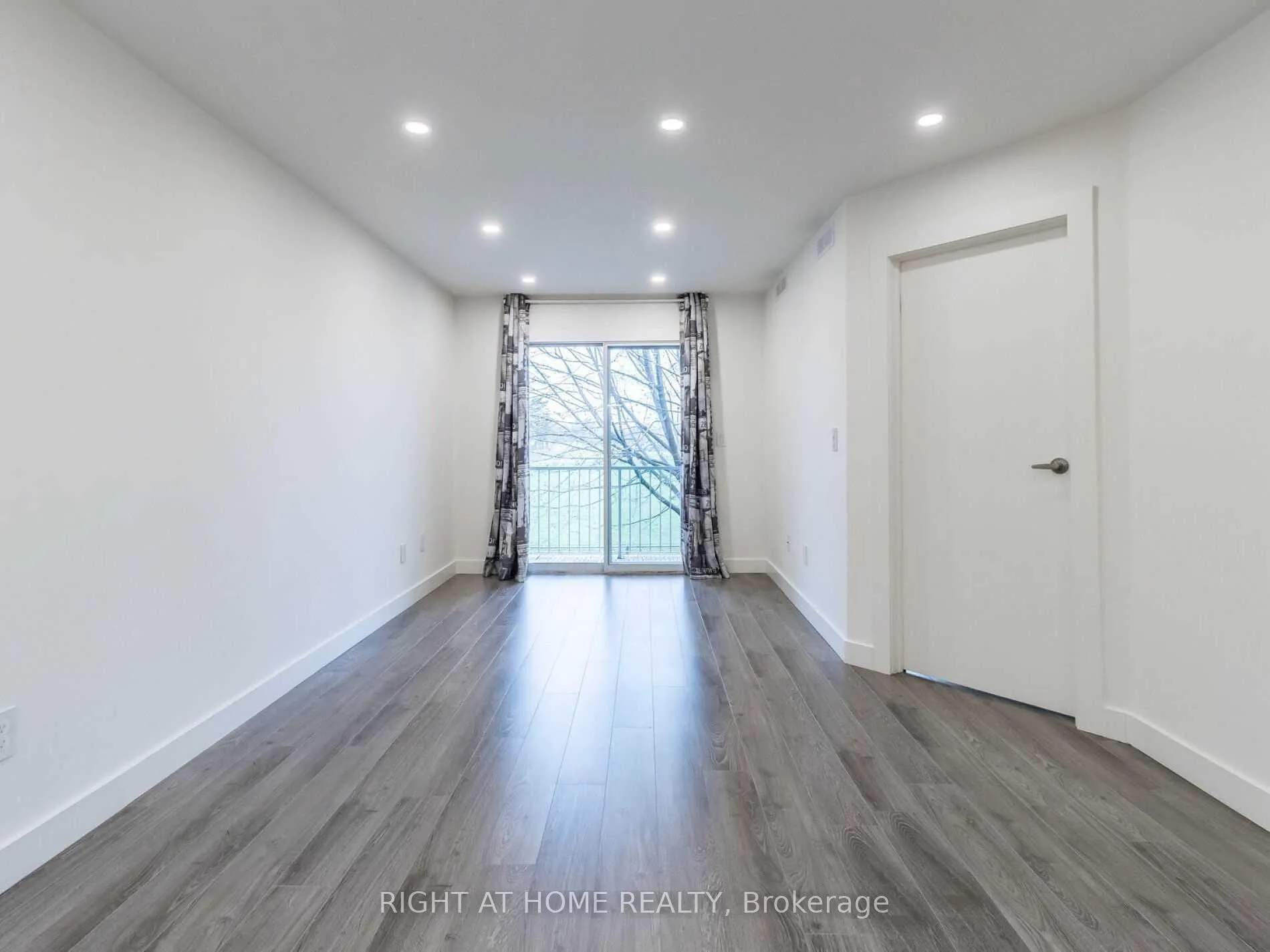 Photo 13 of Unit 215, 101 Bristol Road E, Mississauga, Hurontario — HOMEH