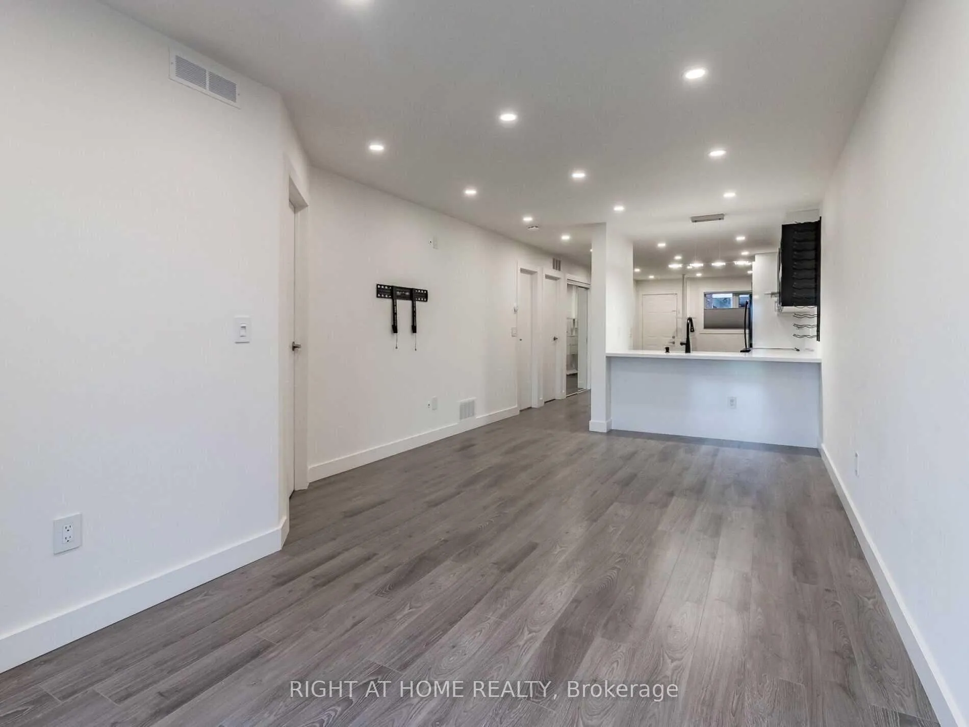 Photo 15 of Unit 215, 101 Bristol Road E, Mississauga, Hurontario — HOMEH