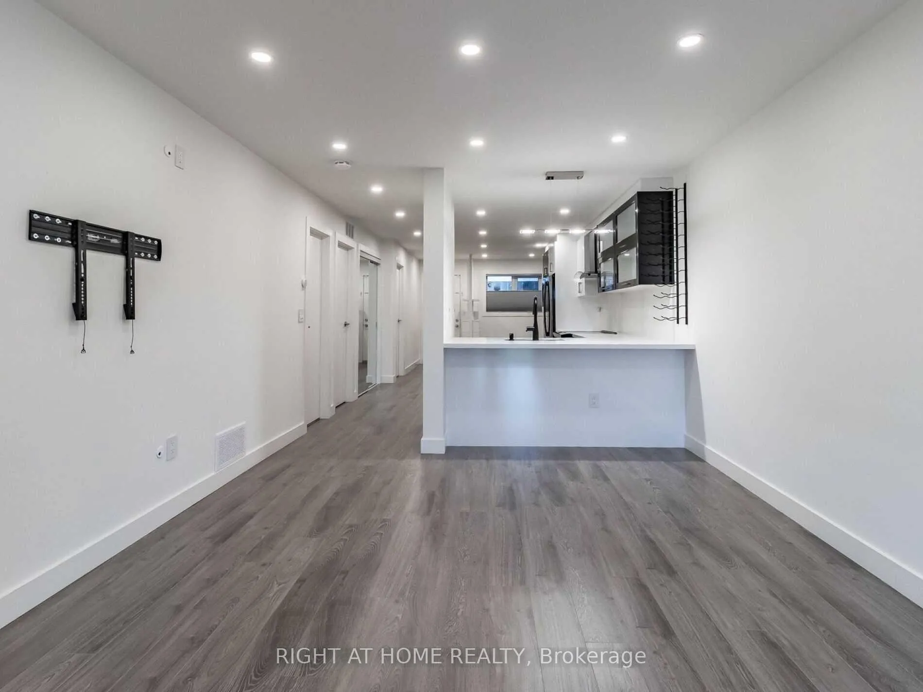 Photo 16 of Unit 215, 101 Bristol Road E, Mississauga, Hurontario — HOMEH
