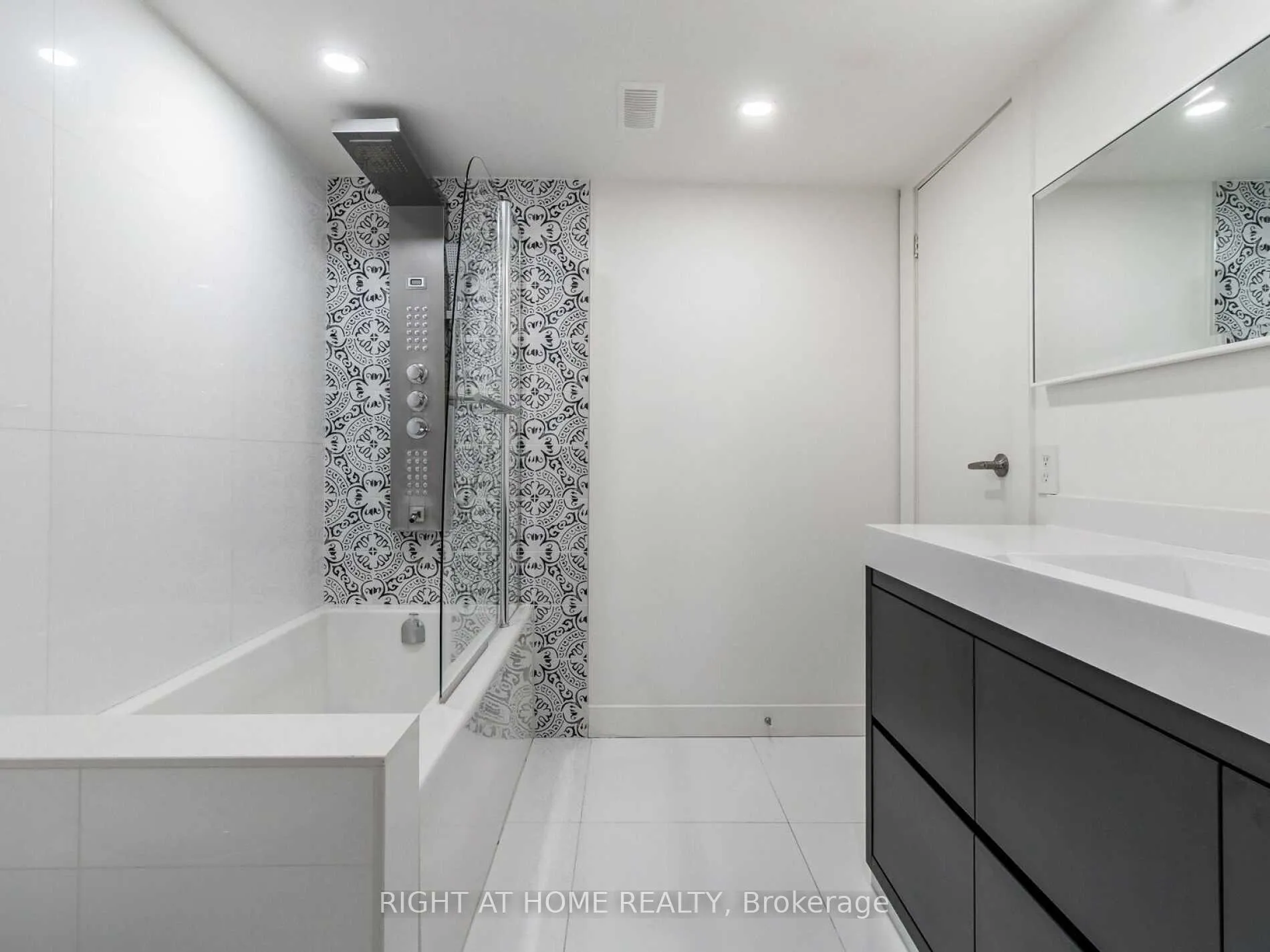 Photo 23 of Unit 215, 101 Bristol Road E, Mississauga, Hurontario — HOMEH