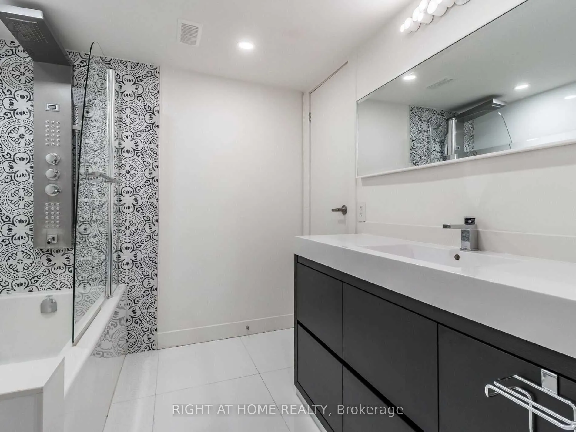 Photo 24 of Unit 215, 101 Bristol Road E, Mississauga, Hurontario — HOMEH