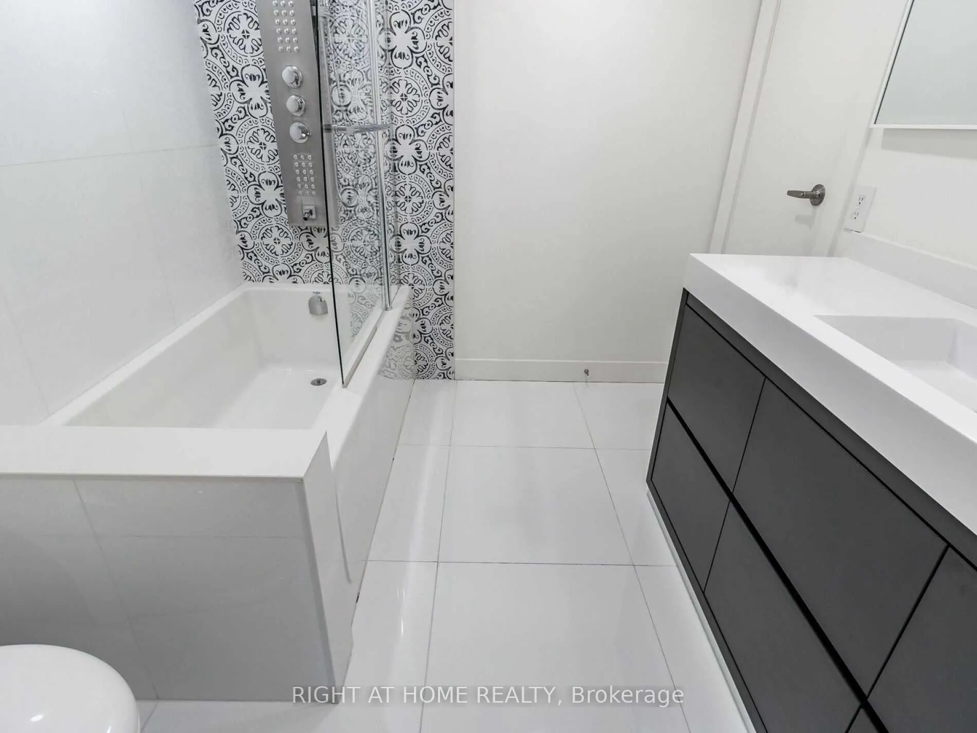 Photo 25 of Unit 215, 101 Bristol Road E, Mississauga, Hurontario — HOMEH