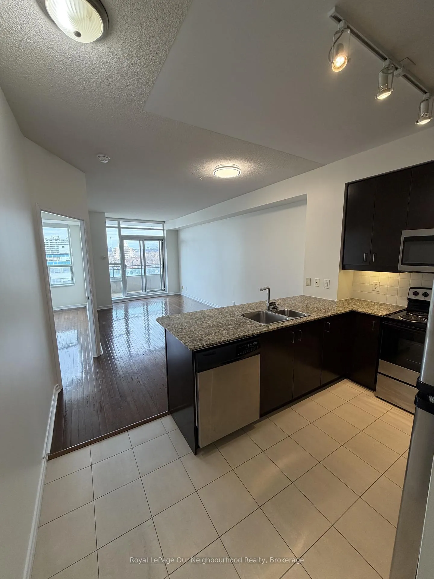 Photo 1 of Unit 806, 736 Spadina Avenue, Toronto, University — HOMEH