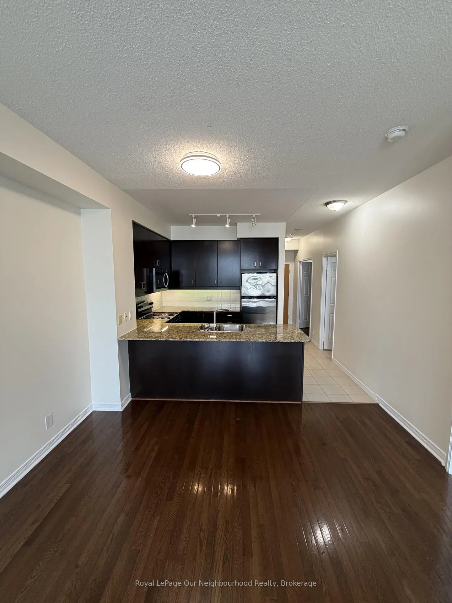Photo 2 of Unit 806, 736 Spadina Avenue, Toronto, University — HOMEH