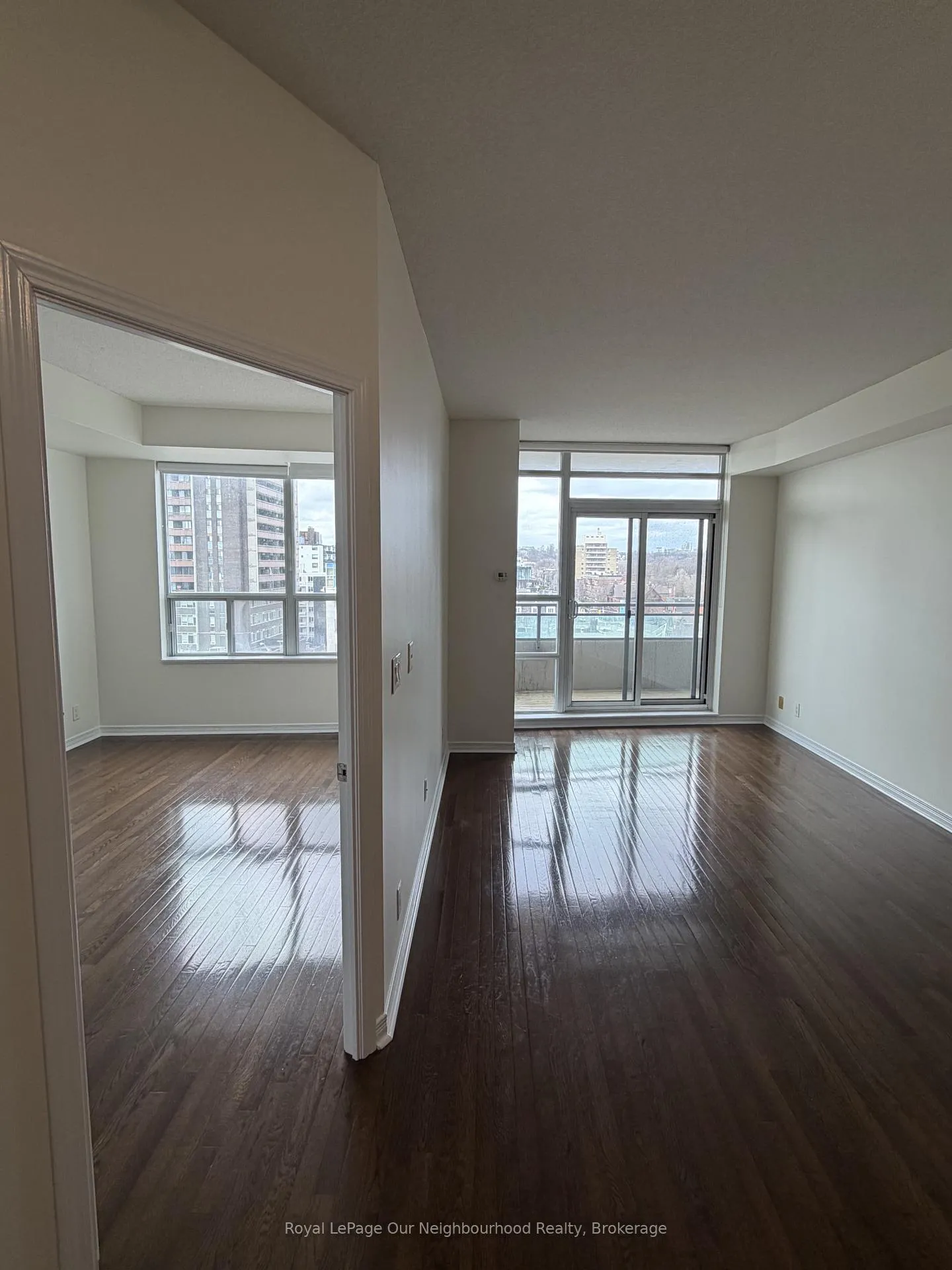 Photo 3 of Unit 806, 736 Spadina Avenue, Toronto, University — HOMEH