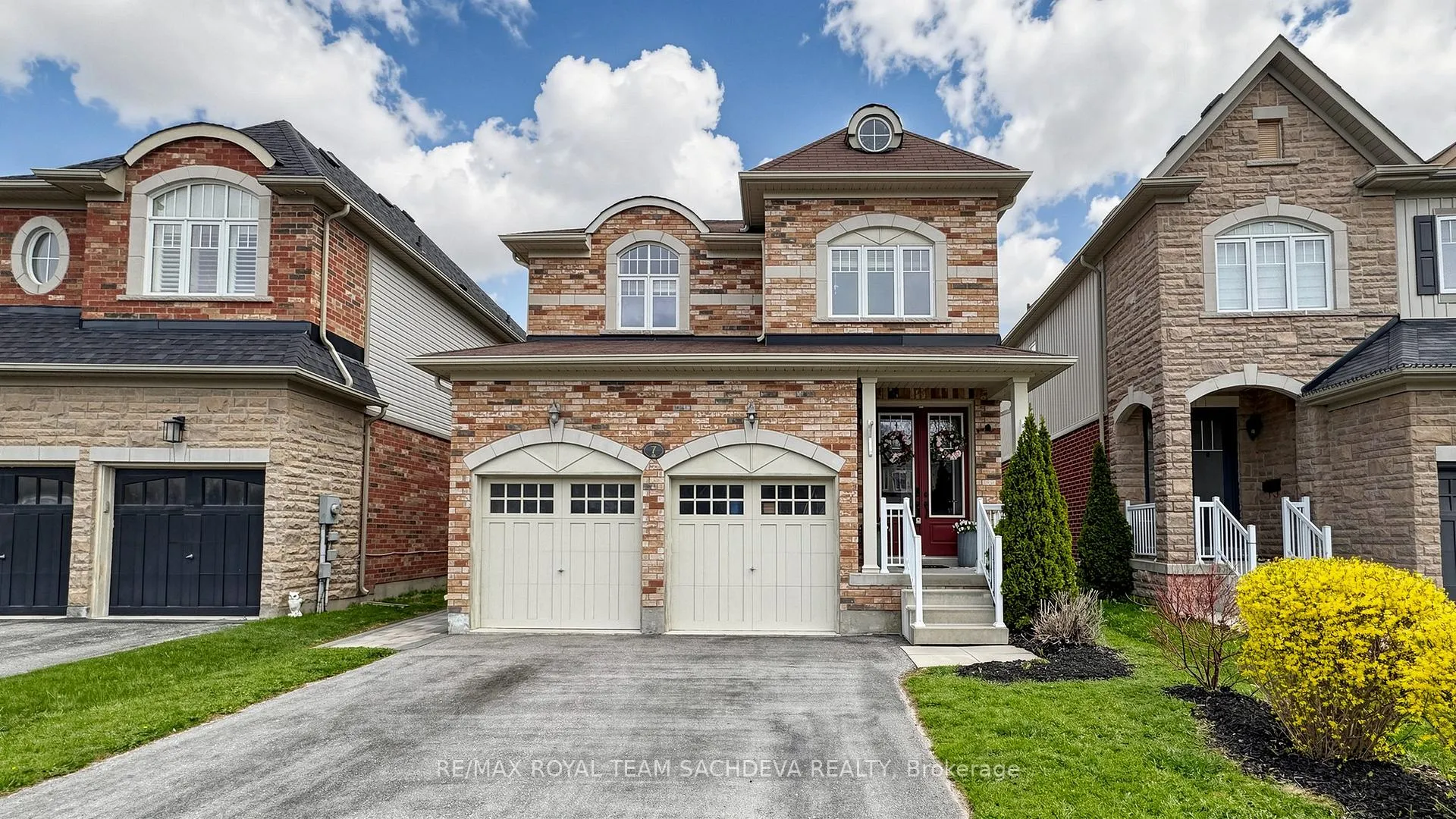 Photo 1 of 7 Woolacott Lane, Clarington, Bowmanville — HOMEH