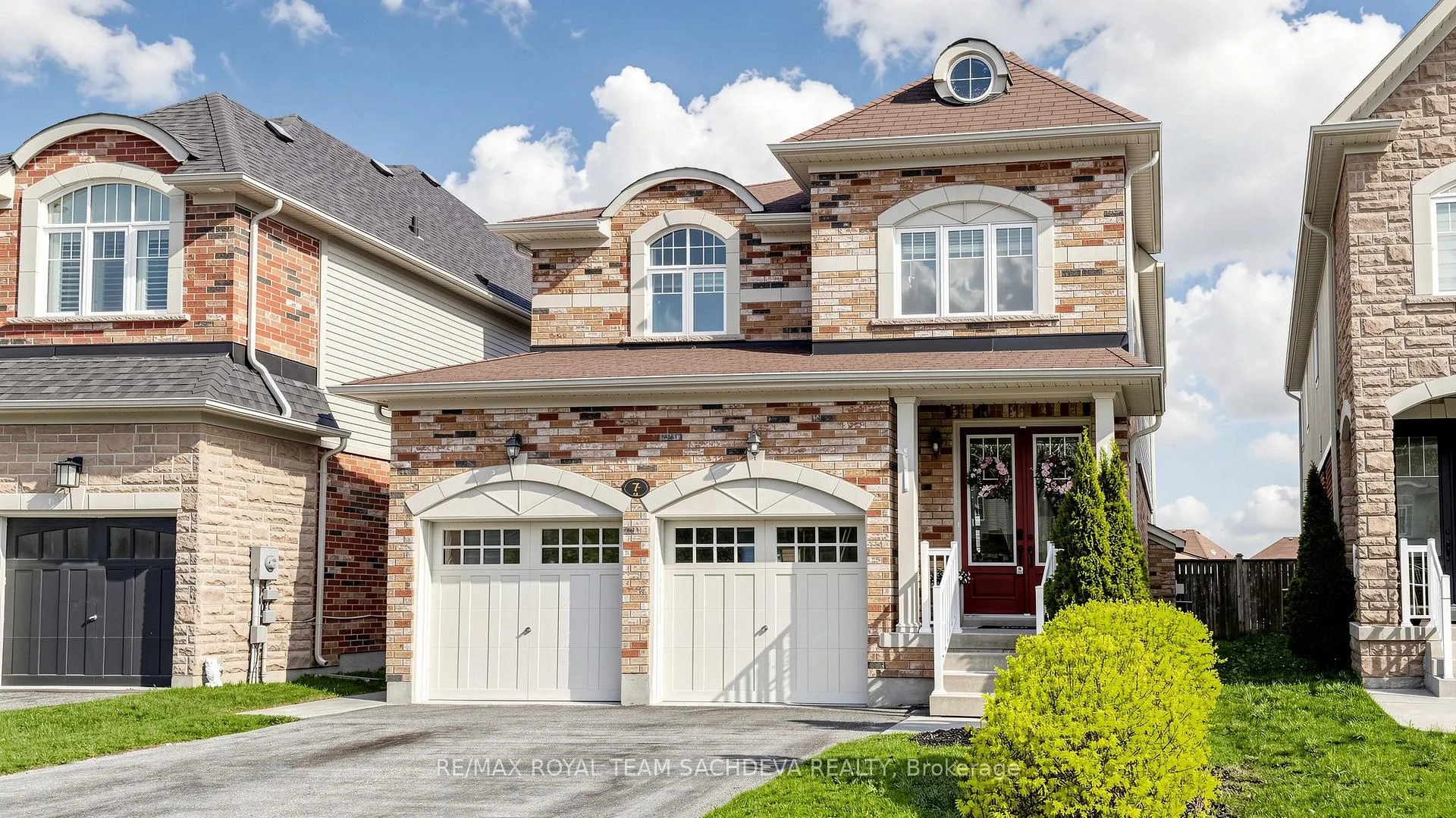 Photo 2 of 7 Woolacott Lane, Clarington, Bowmanville — HOMEH