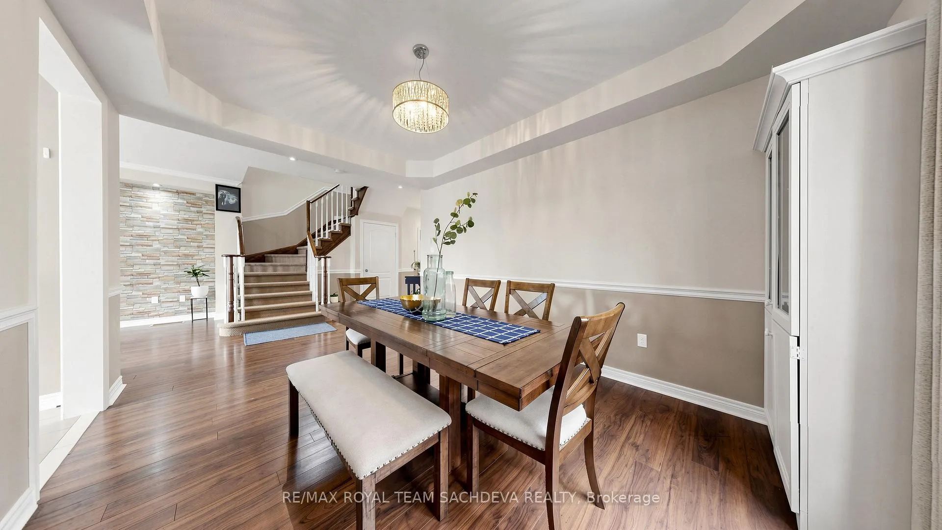 Photo 11 of 7 Woolacott Lane, Clarington, Bowmanville — HOMEH