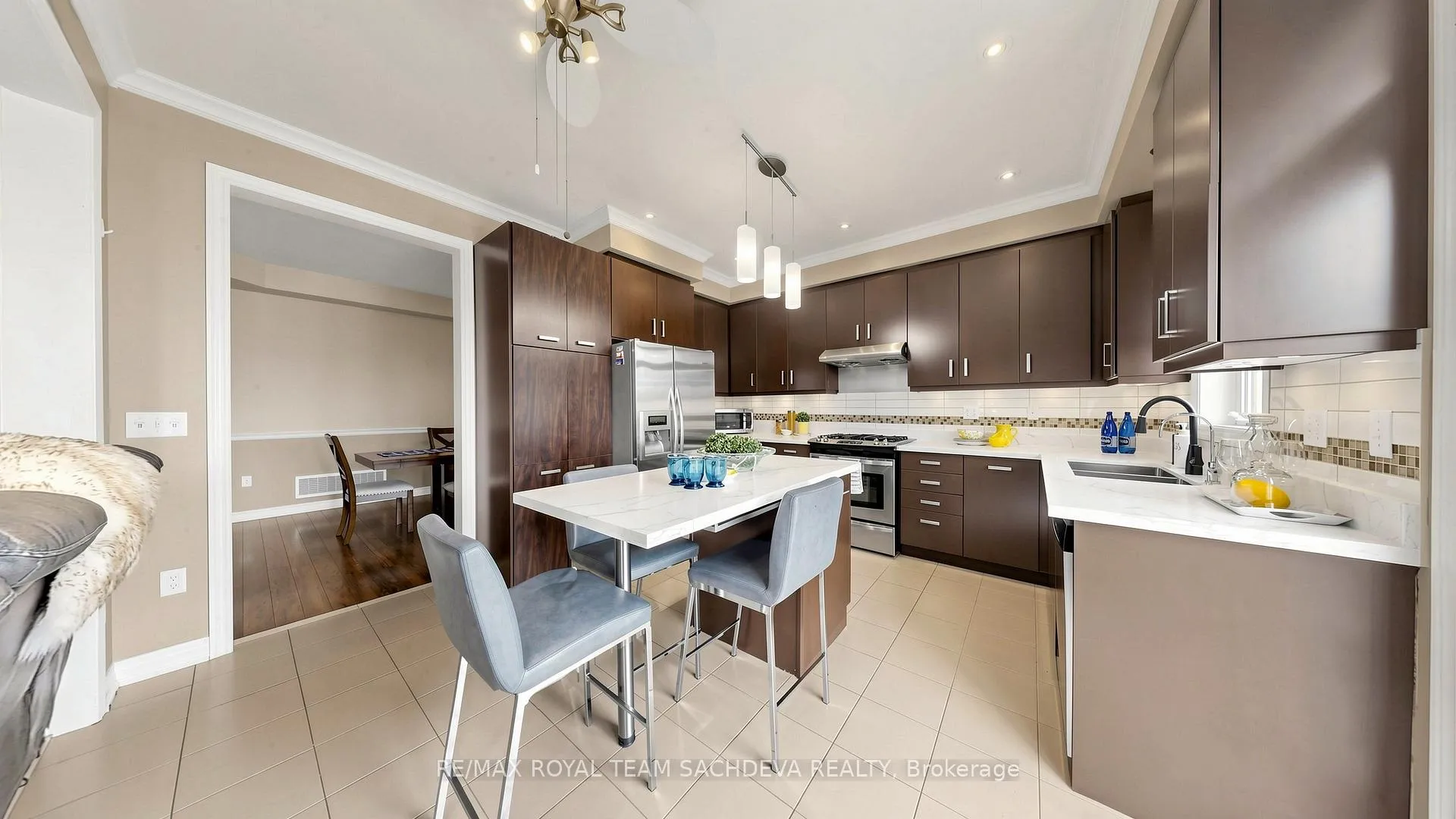 Photo 14 of 7 Woolacott Lane, Clarington, Bowmanville — HOMEH