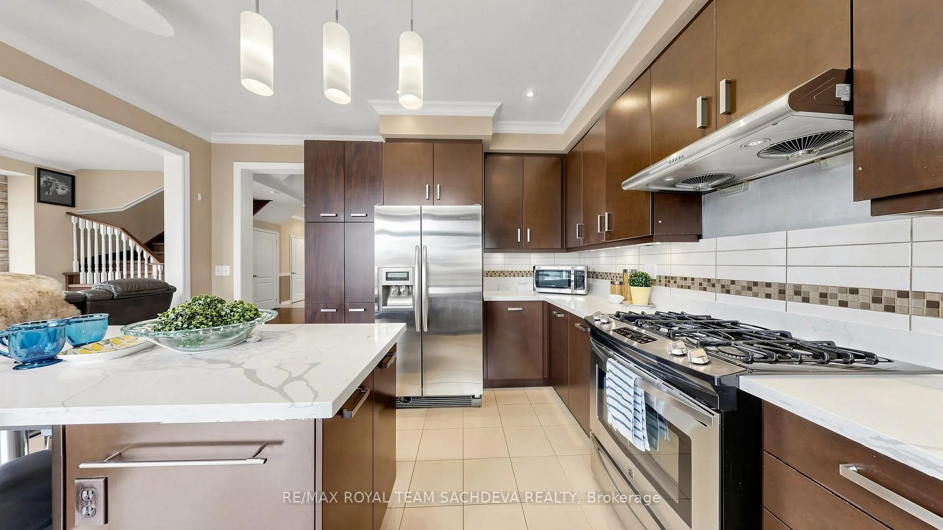 Photo 16 of 7 Woolacott Lane, Clarington, Bowmanville — HOMEH