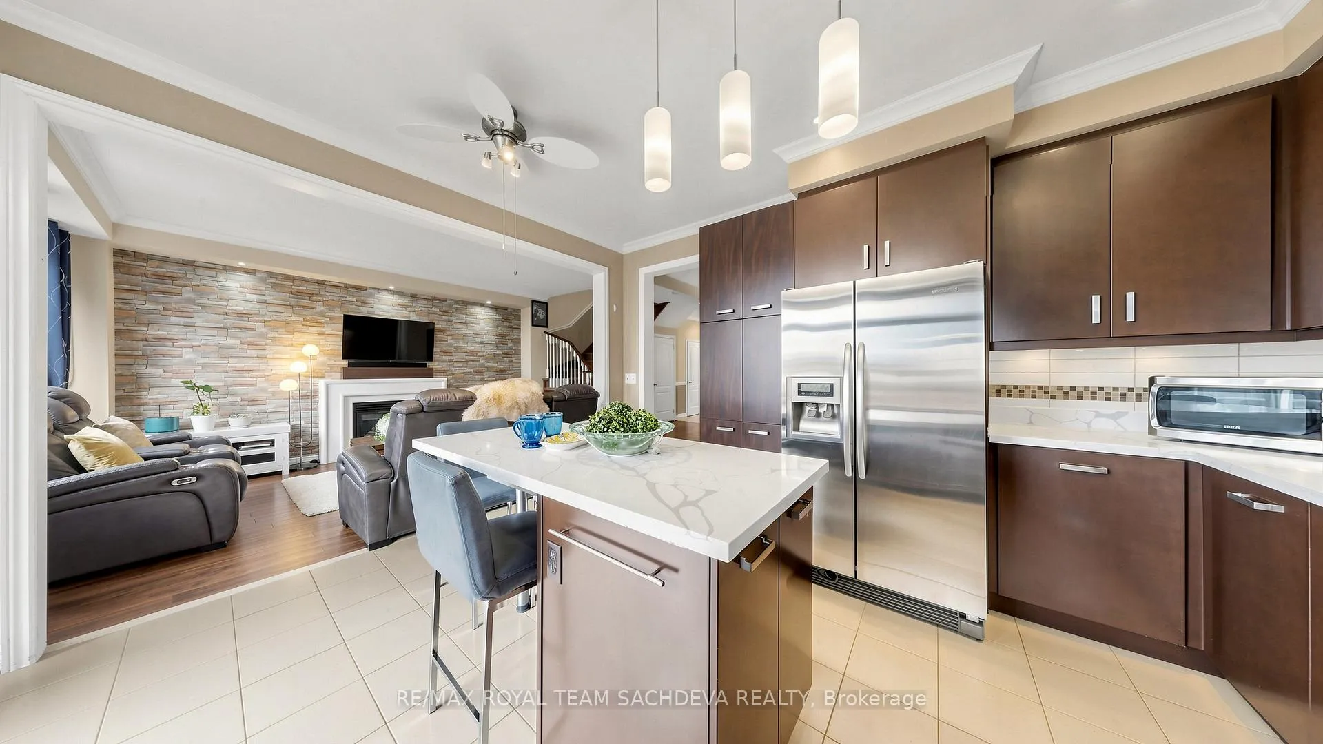 Photo 17 of 7 Woolacott Lane, Clarington, Bowmanville — HOMEH