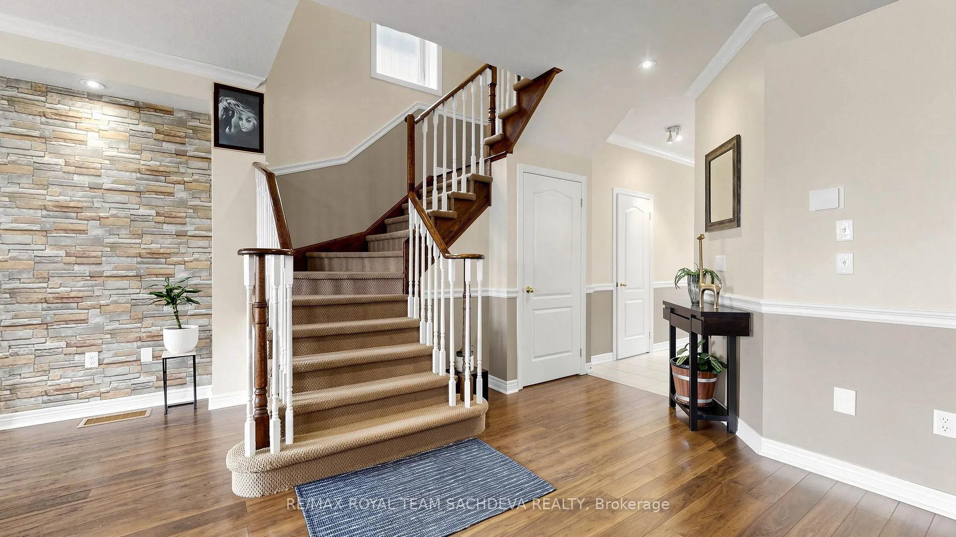 Photo 22 of 7 Woolacott Lane, Clarington, Bowmanville — HOMEH