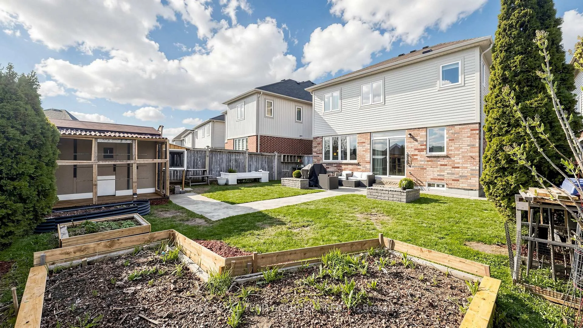 Photo 41 of 7 Woolacott Lane, Clarington, Bowmanville — HOMEH