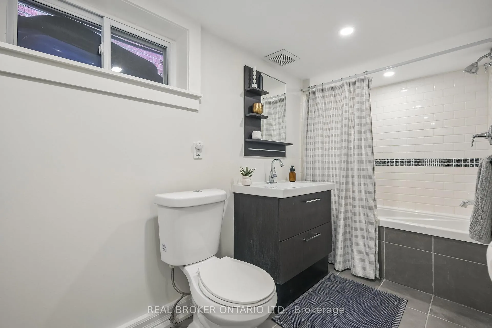 Photo 36 of 39 Bowmore Road, Toronto, Woodbine Corridor — HOMEH