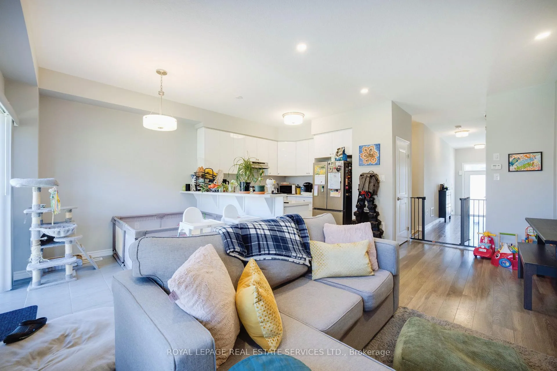 Photo 11 of 24 Copeman Avenue, Brantford — HOMEH