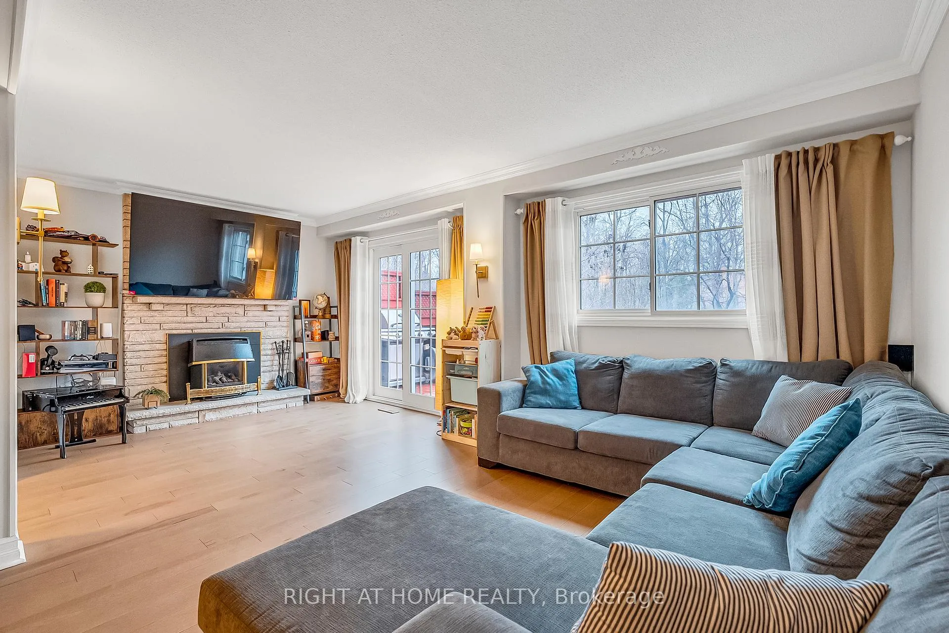 Photo 6 of 1205 Shagbark Crescent, Mississauga, Creditview — HOMEH