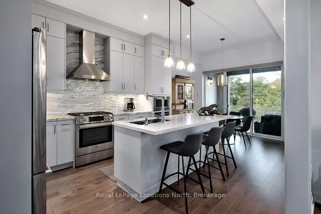 Photo 3 of Unit 6, 11 Bay Street E, Blue Mountains — HOMEH