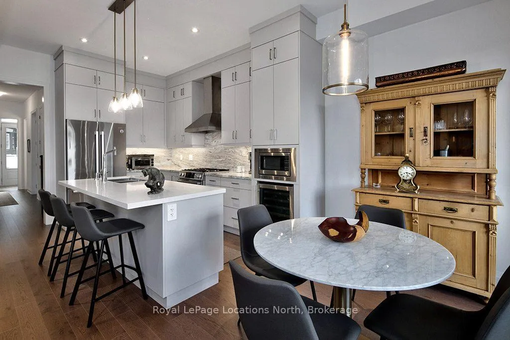 Photo 4 of Unit 6, 11 Bay Street E, Blue Mountains — HOMEH