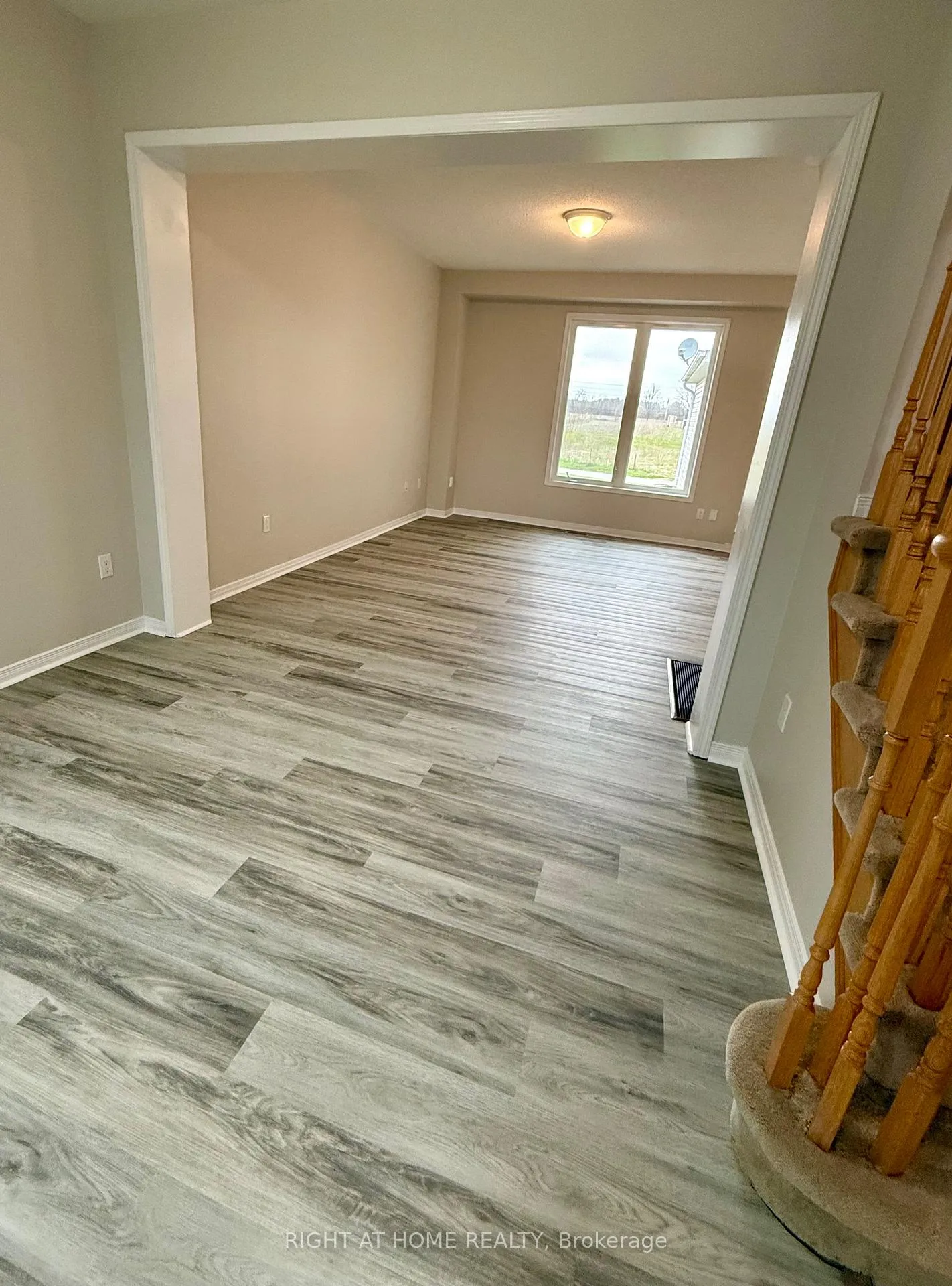 Photo 2 of 780 Carlisle Street, Cobourg — HOMEH