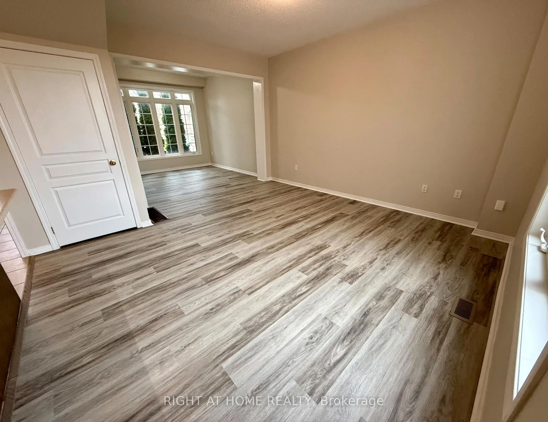 Photo 3 of 780 Carlisle Street, Cobourg — HOMEH