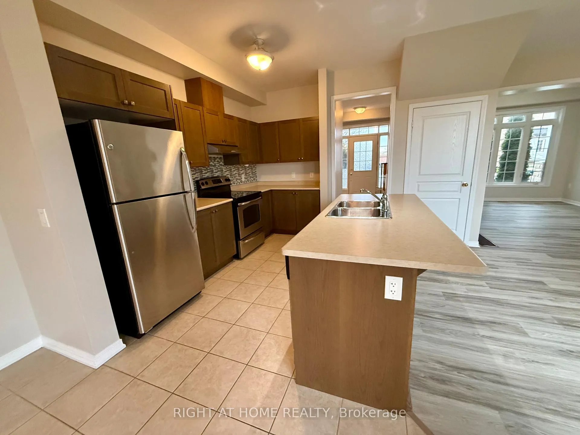 Photo 7 of 780 Carlisle Street, Cobourg — HOMEH