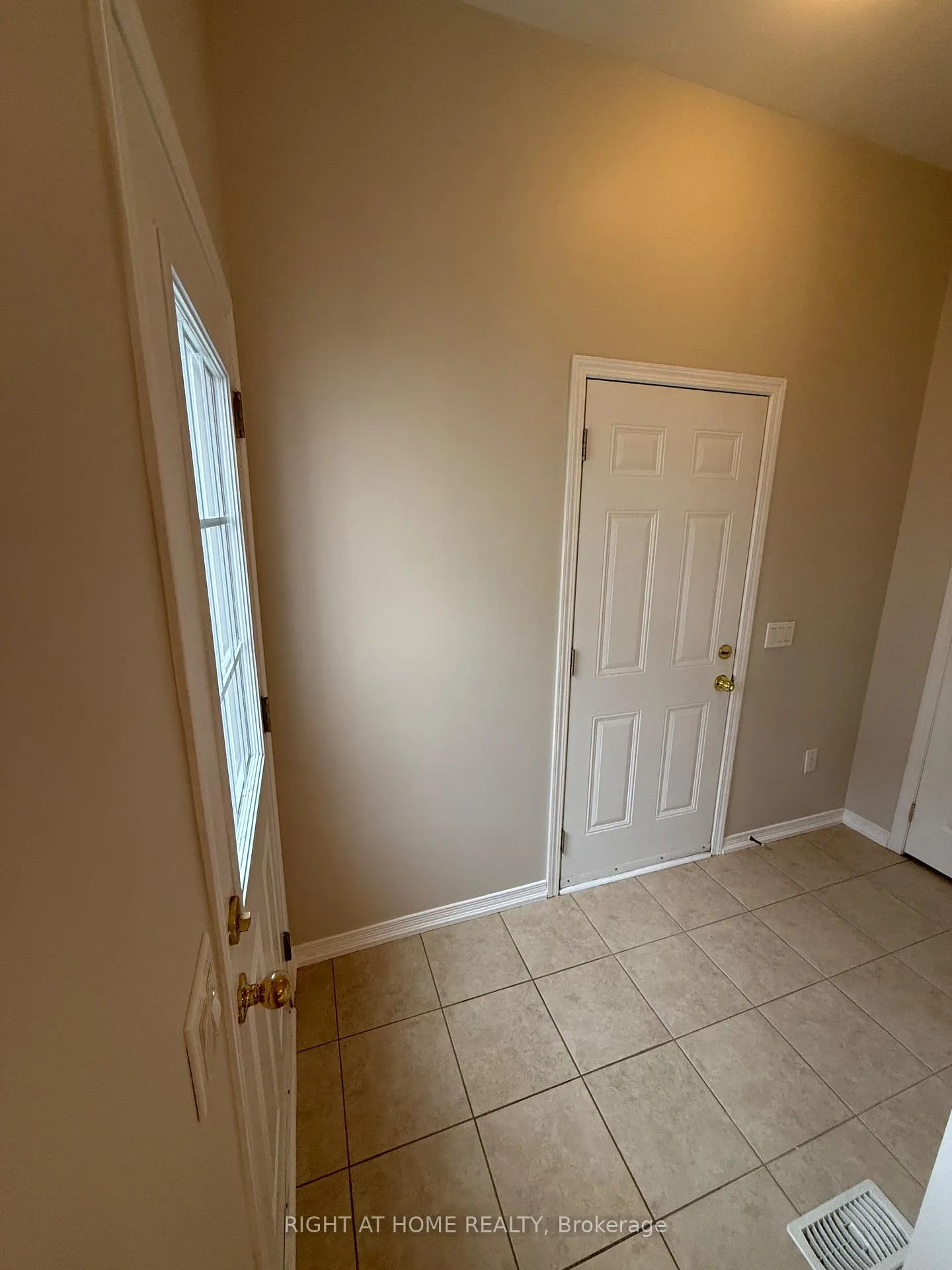 Photo 9 of 780 Carlisle Street, Cobourg — HOMEH