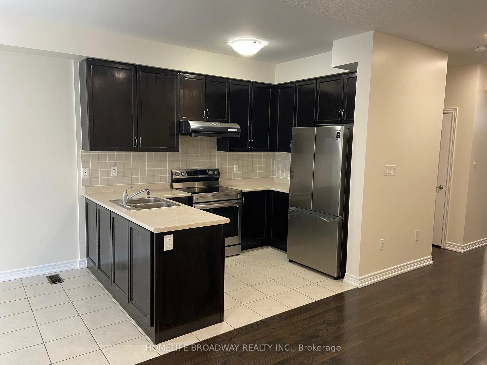 Photo 4 of 878 Castlemore Avenue, Markham, Wismer — HOMEH