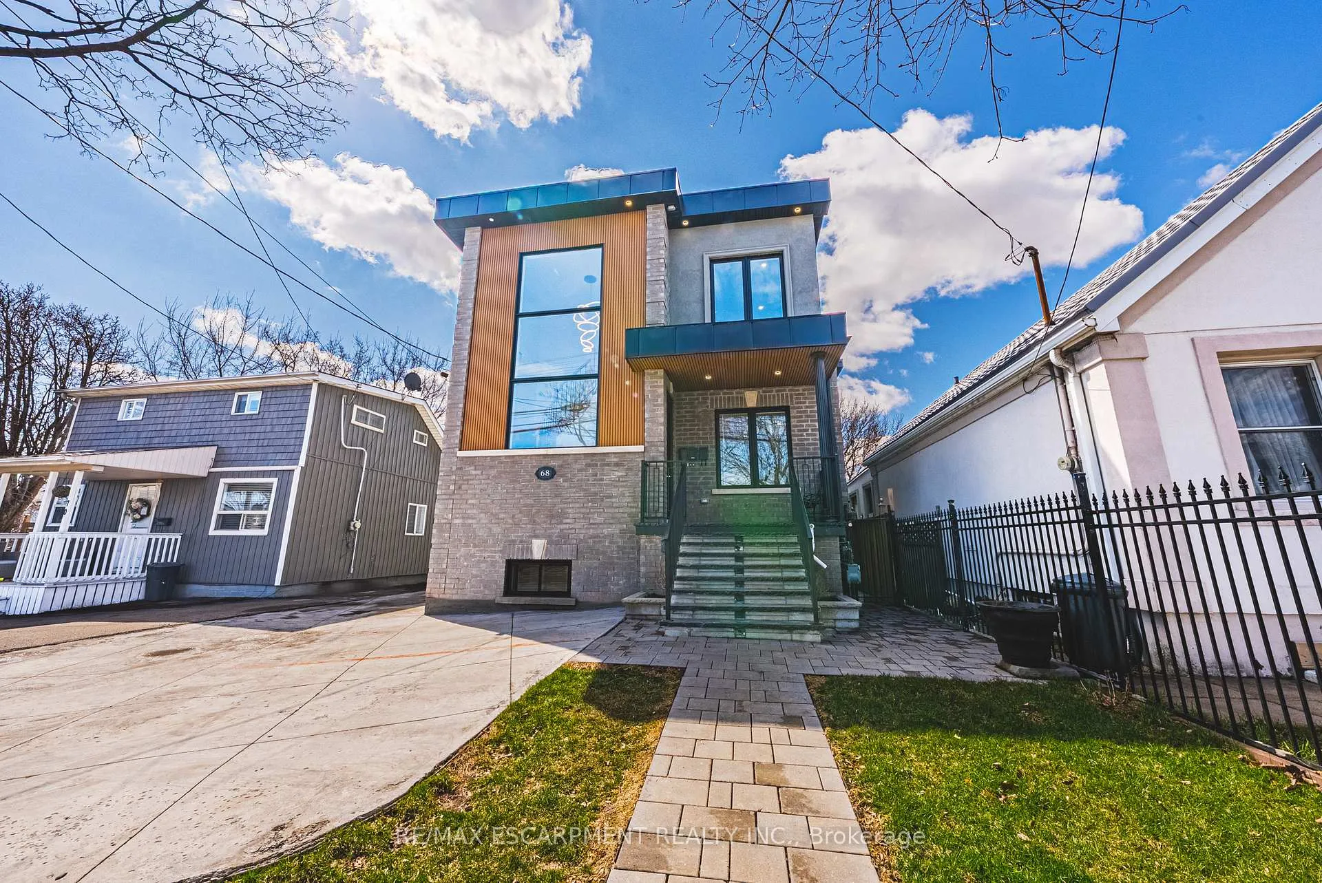 Front of 68 Vansitmart Avenue N