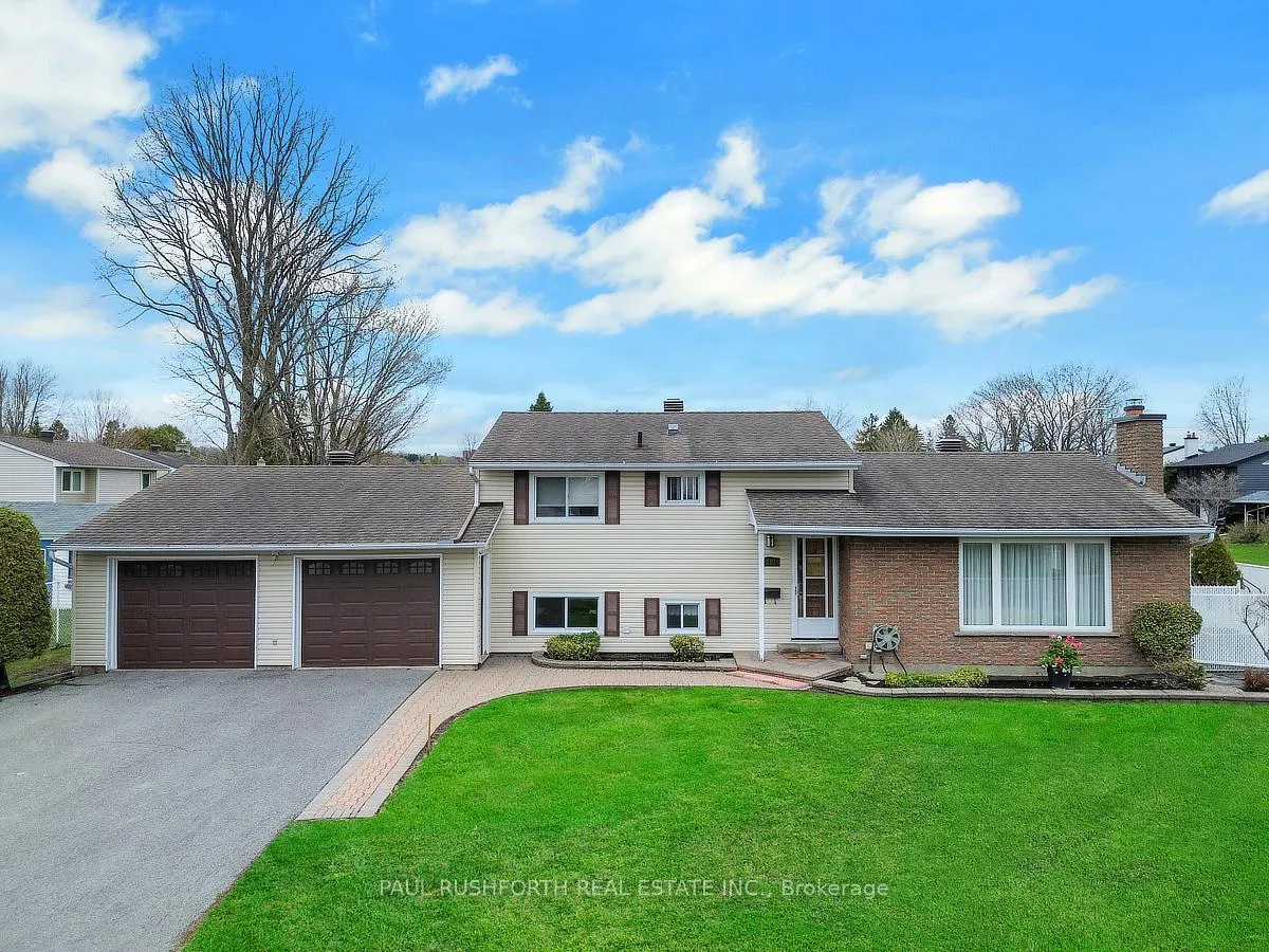 Front of 2191 Bickerton Avenue
