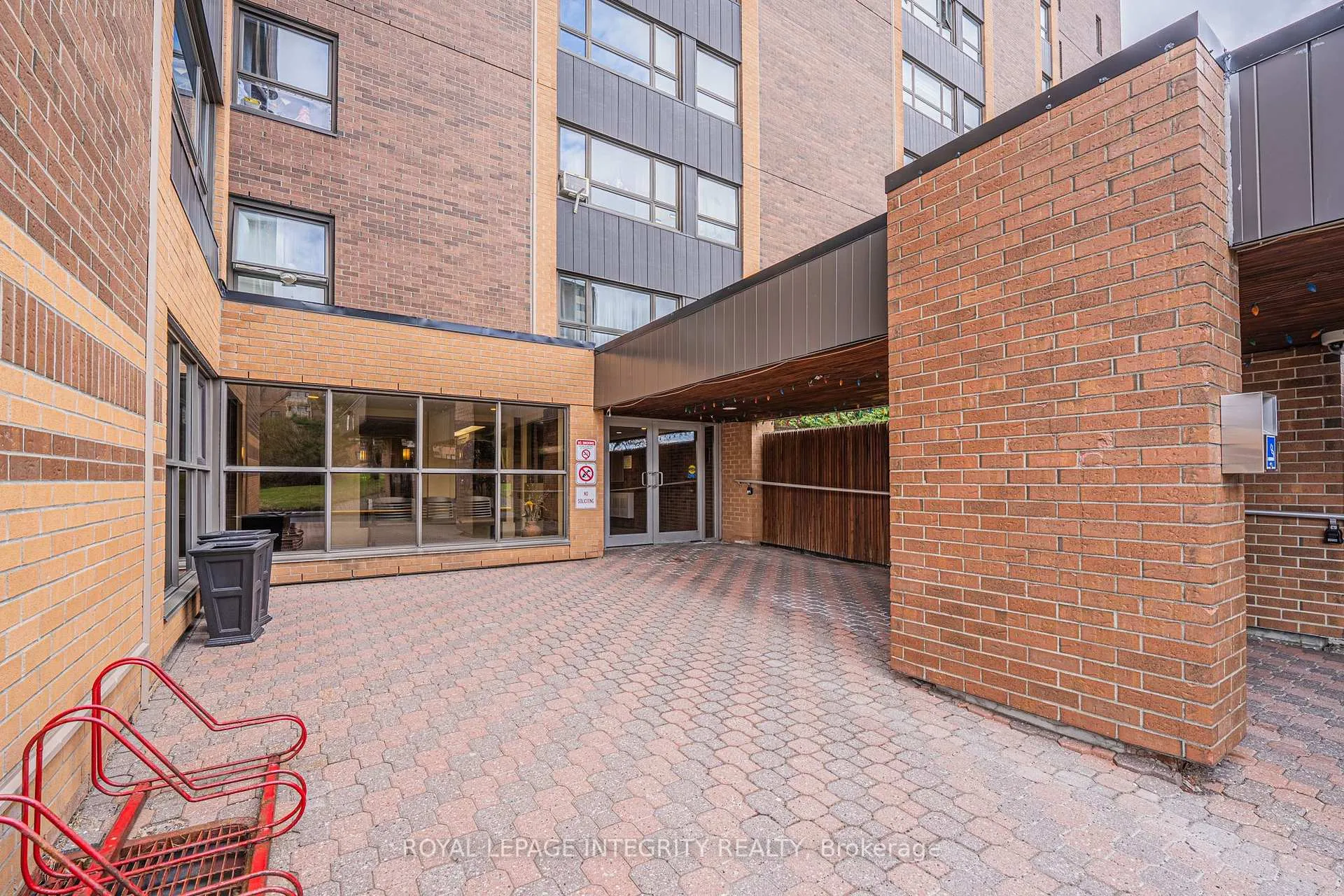 Photo 4 of Unit 806, 1356 Meadowlands Drive E, Ottawa, Borden Farm/Stewart Farm/Carleton Heights/Parkwood Hills — HOMEH