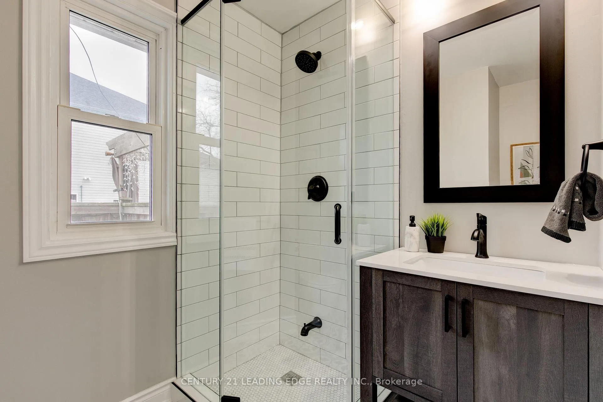 Photo 19 of 237 Boyers Road, Georgina, Historic Lakeshore Communities — HOMEH